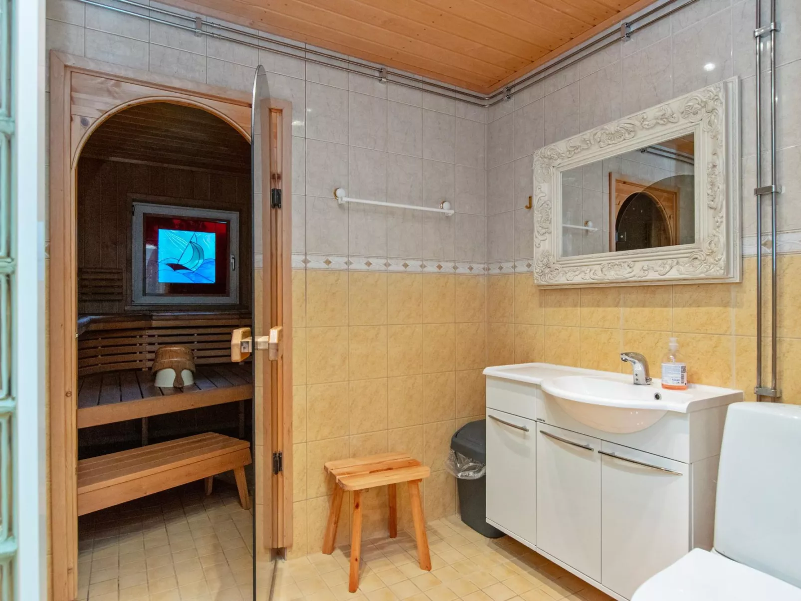 Villa blomvik-Binnen