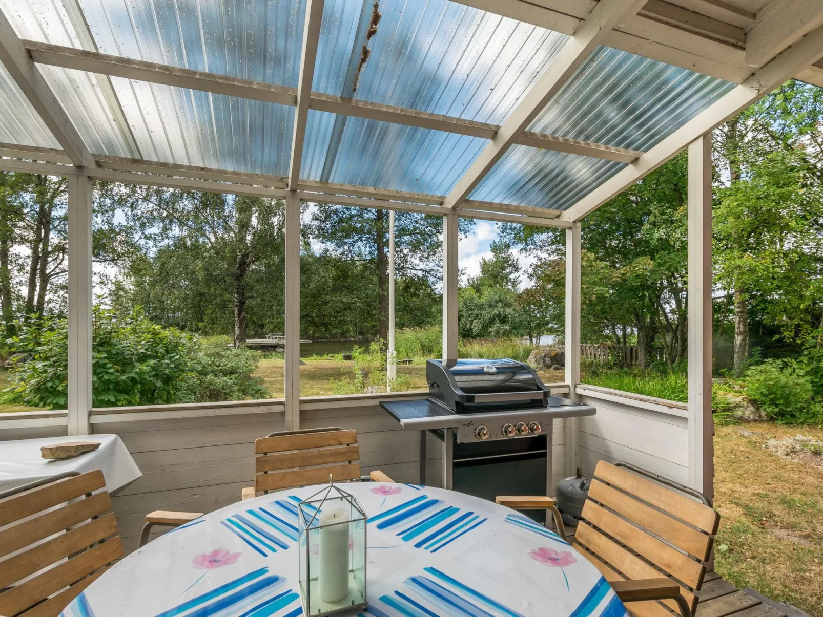 Lampaluodon punainen tupa-Binnen