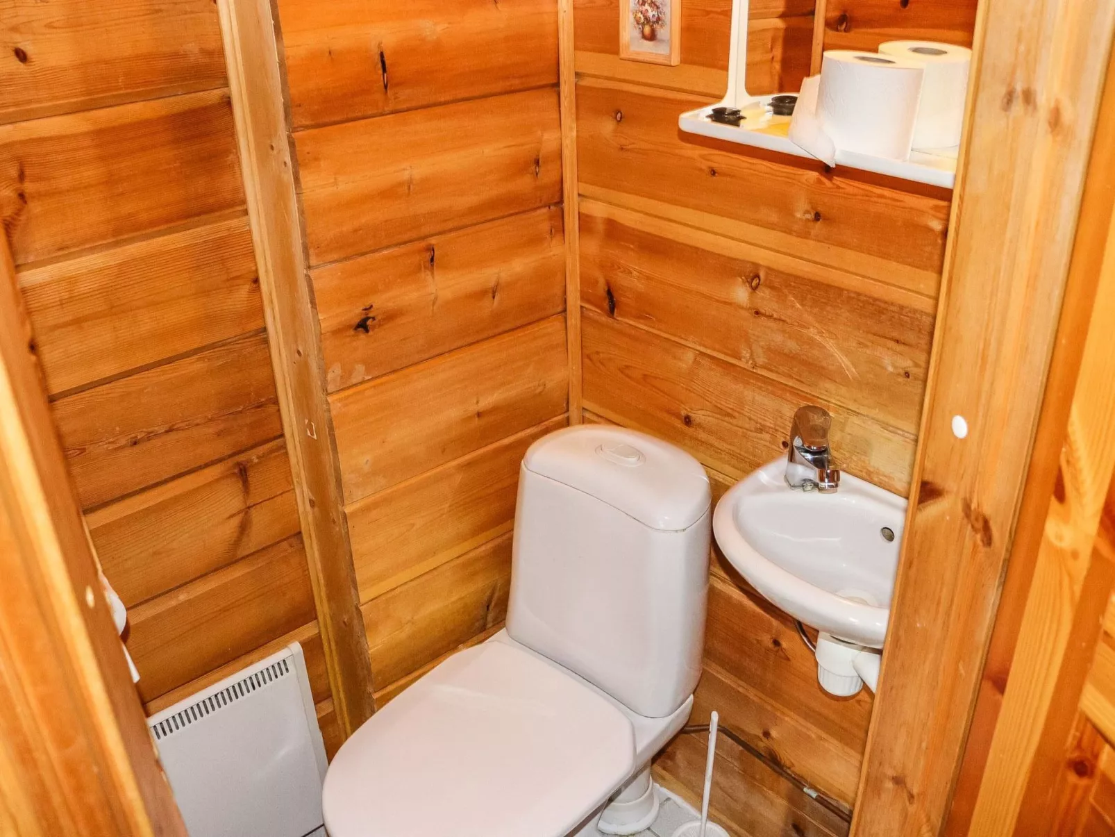 Hallanhelmi a paritalo-Binnen