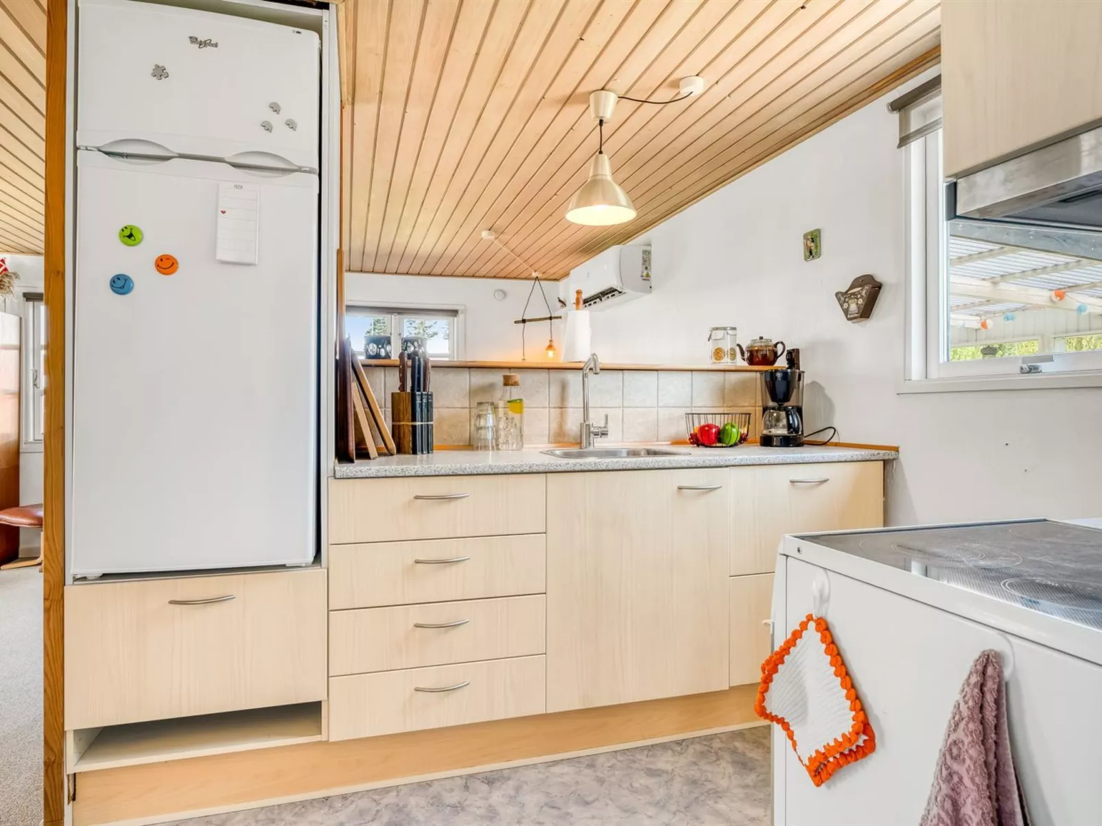 "Yaris" -  from the sea-Binnen