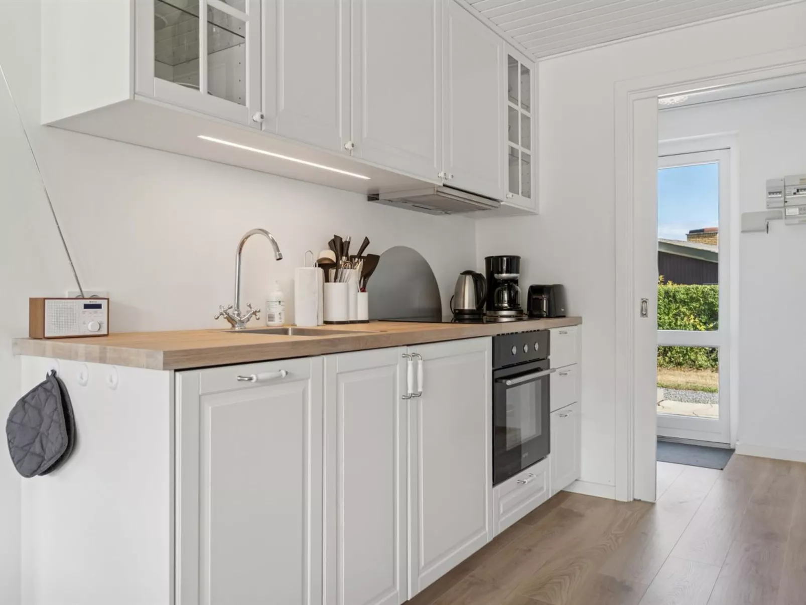 "Heddi" - 300m from the sea-Binnen