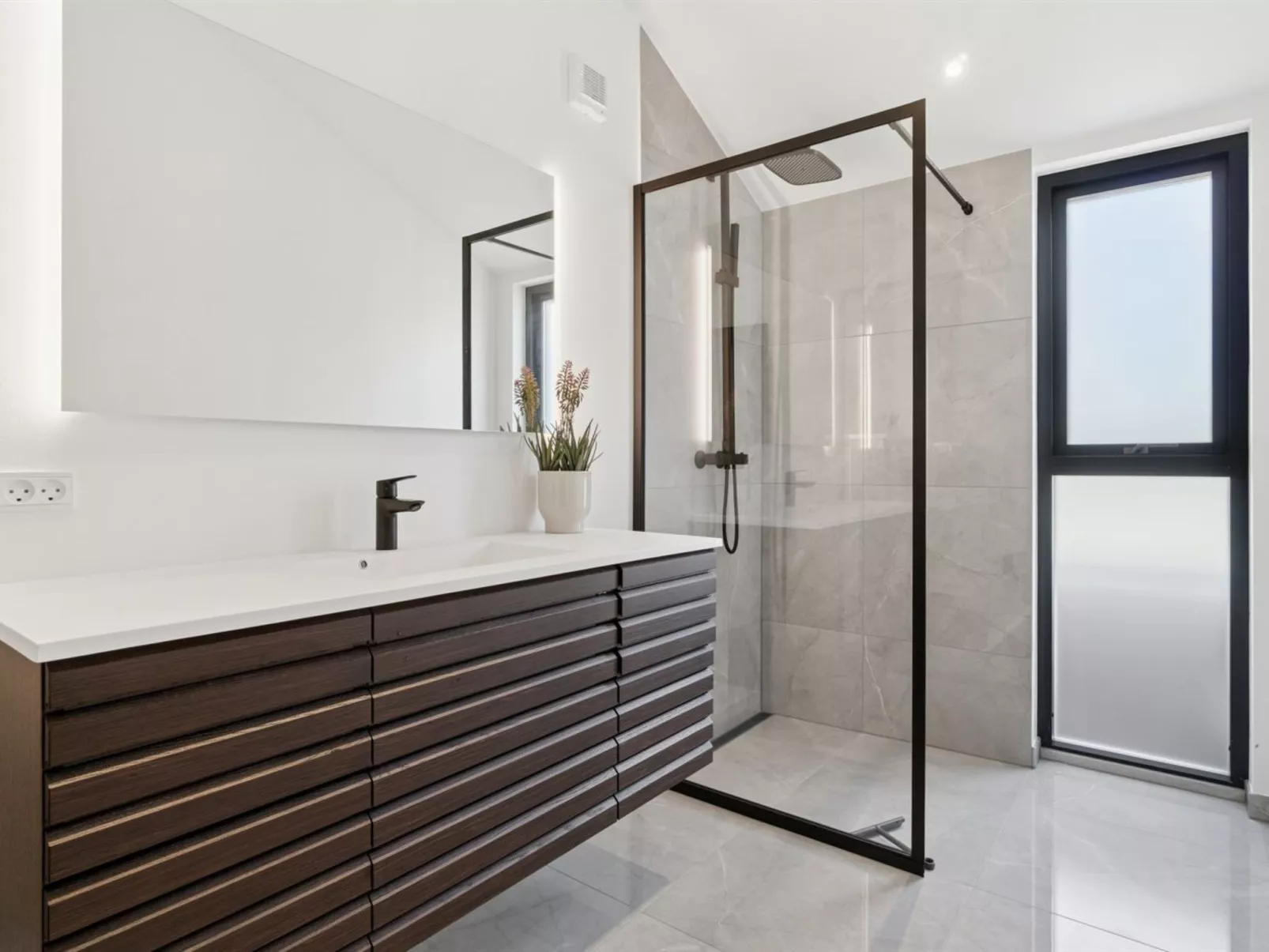 "Tove" - 350m from the sea-Binnen