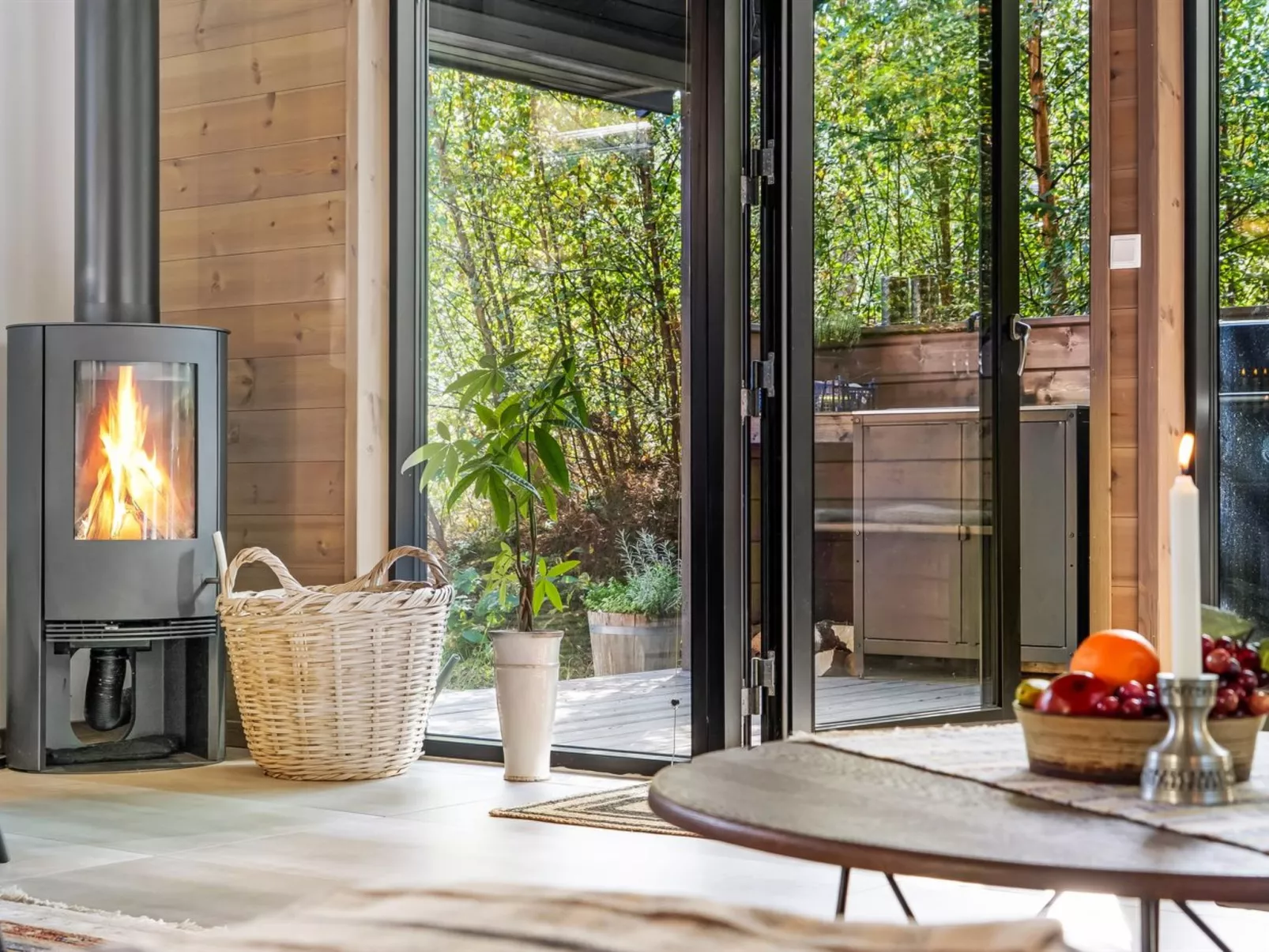 "Arbnora" -  from the sea-Binnen