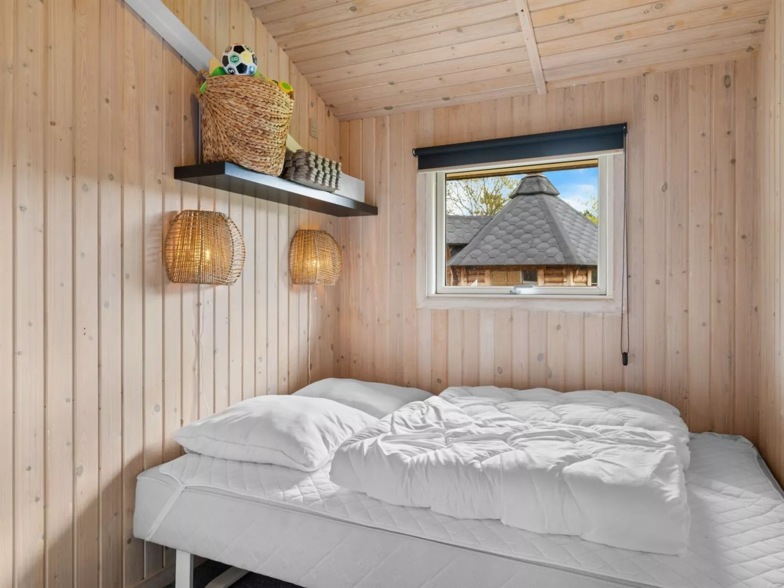 "Frederikke" - 875m from the sea-Binnen