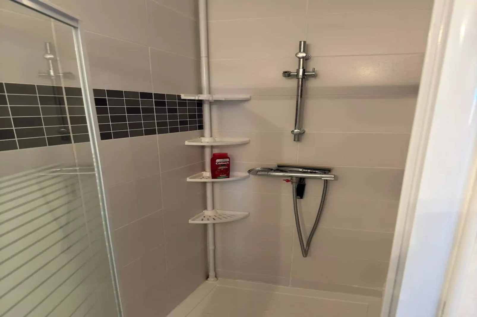 42 Valras Charme &-Badkamer