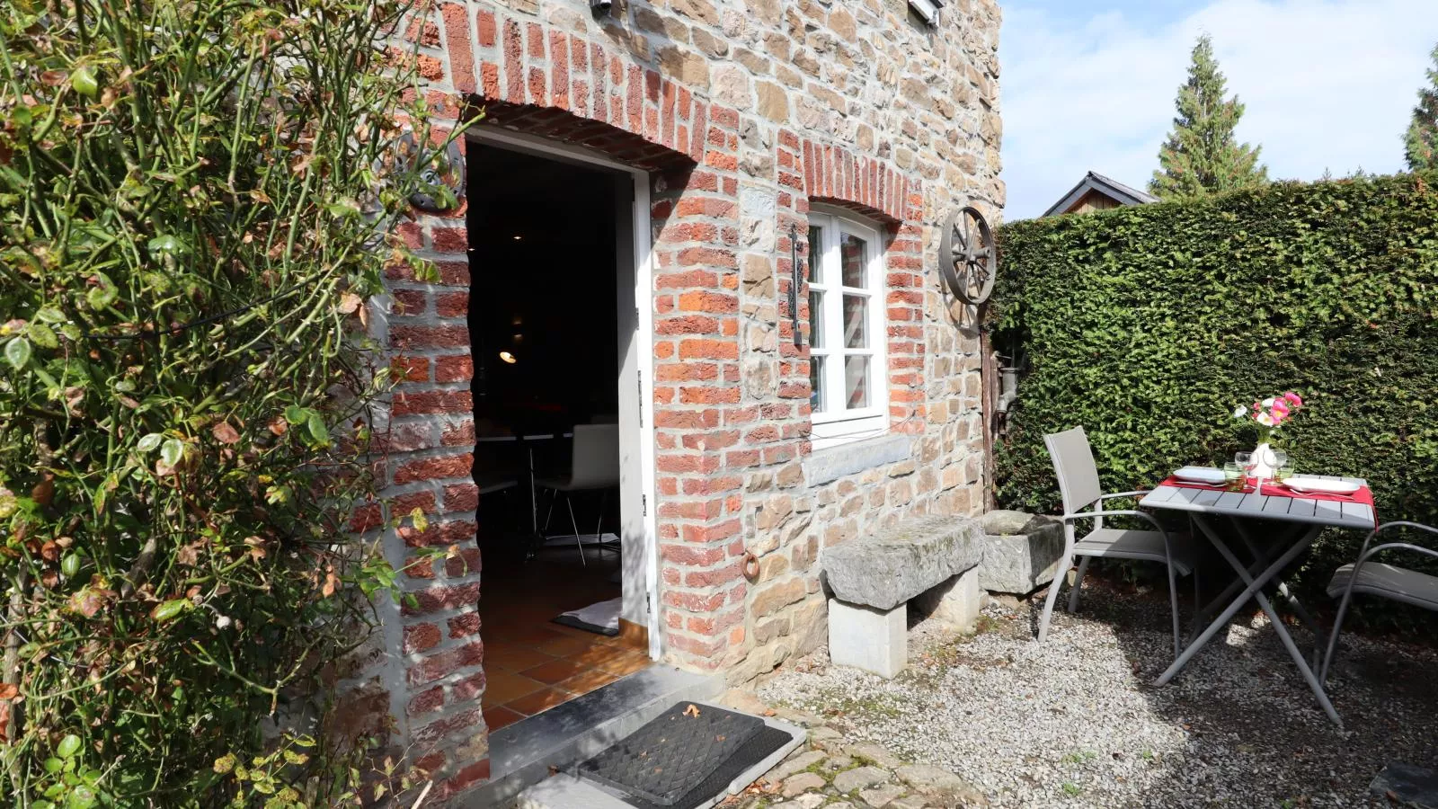 Le Fournil-Buitenkant zomer