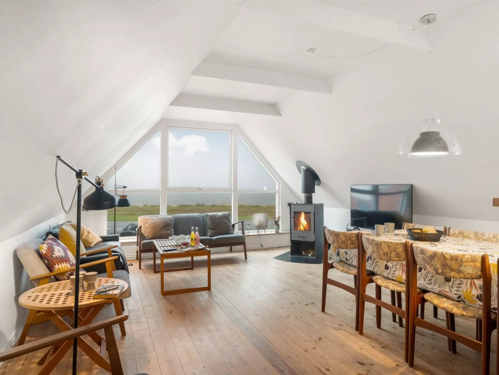 "Raika" - 25m to the fjord-Binnen