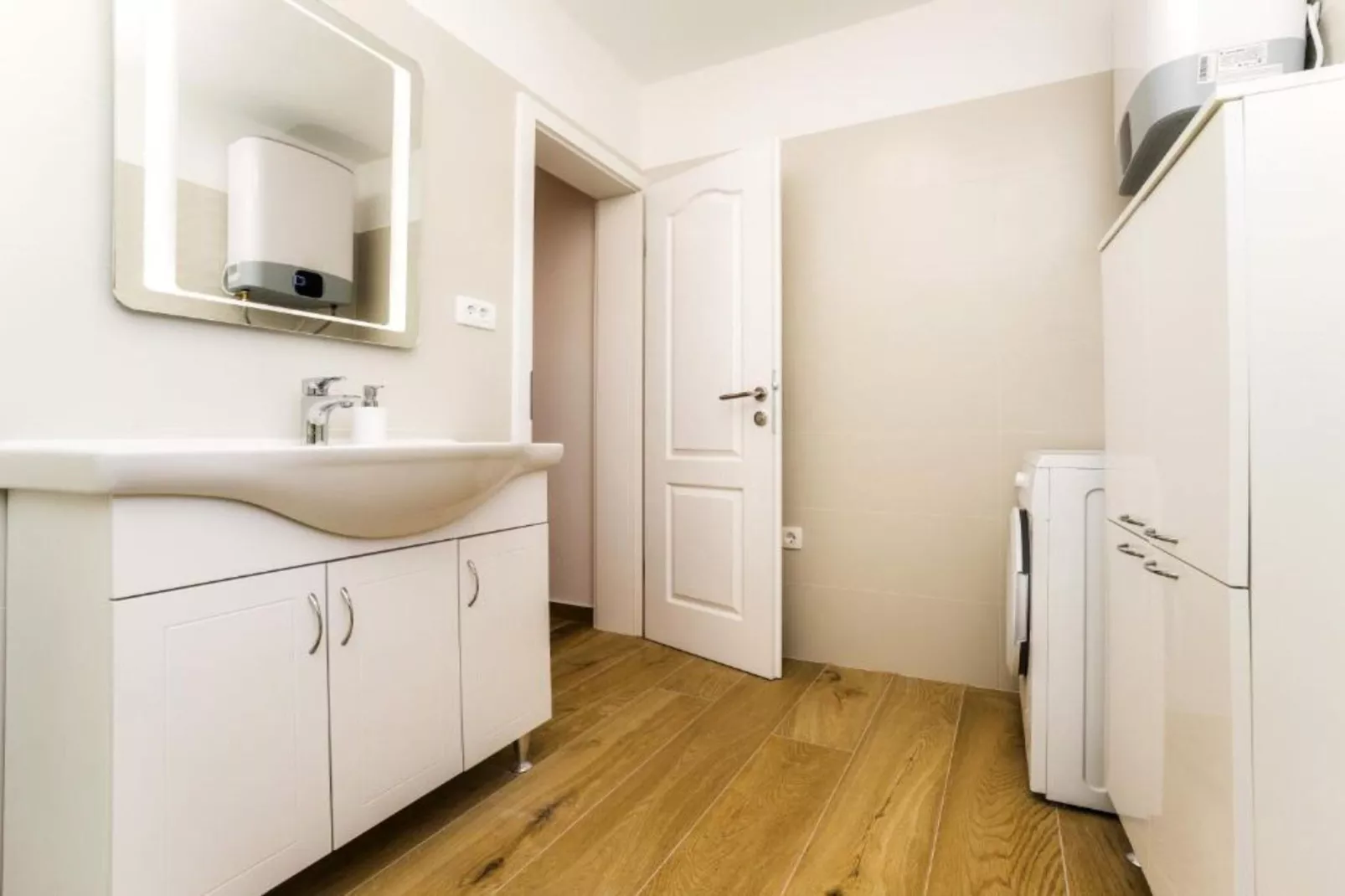 Two Bedroom Apartment With Private Pool-Badkamer