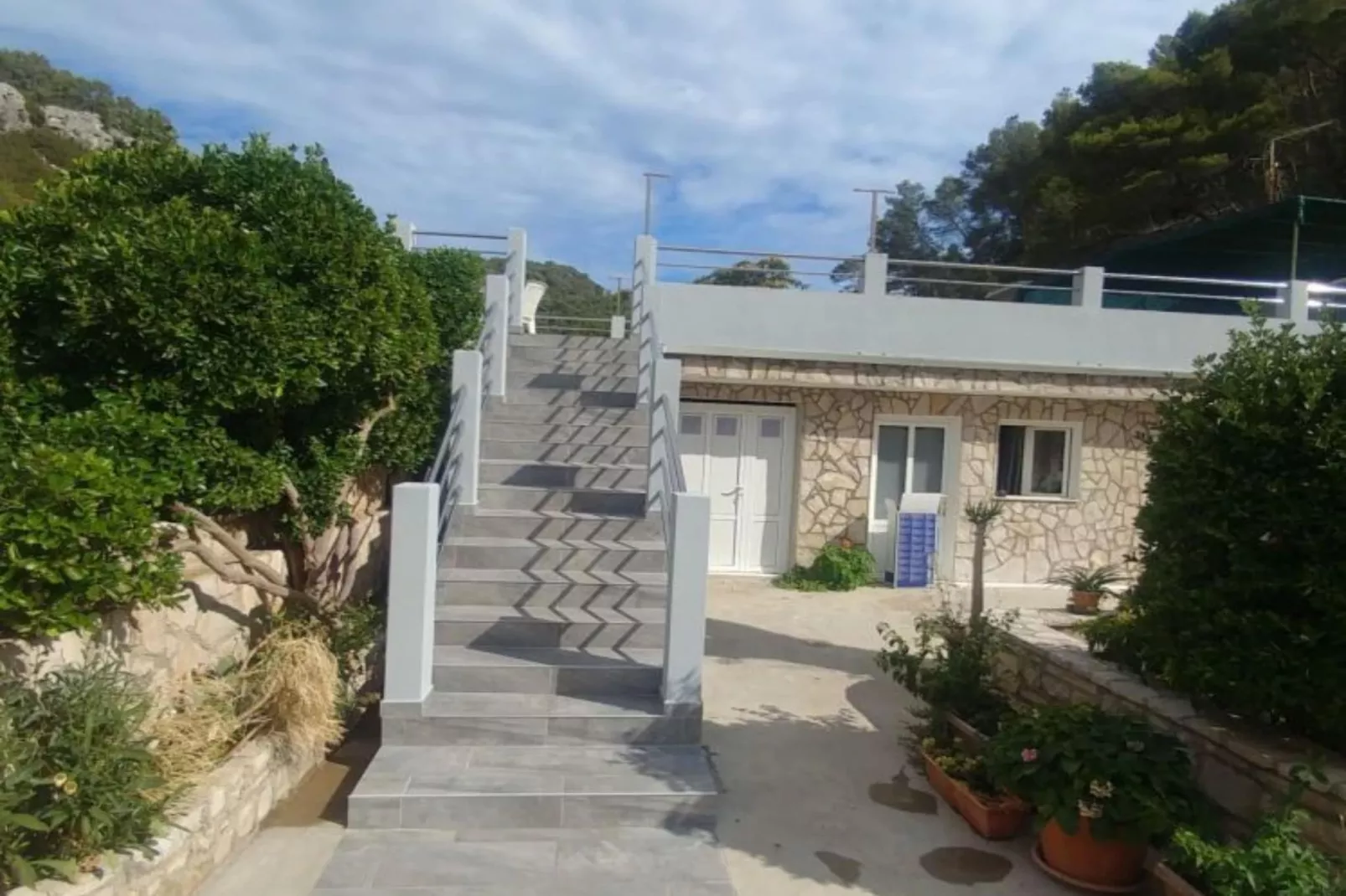Four Bedroom Holiday Home With Terrace & Sea View