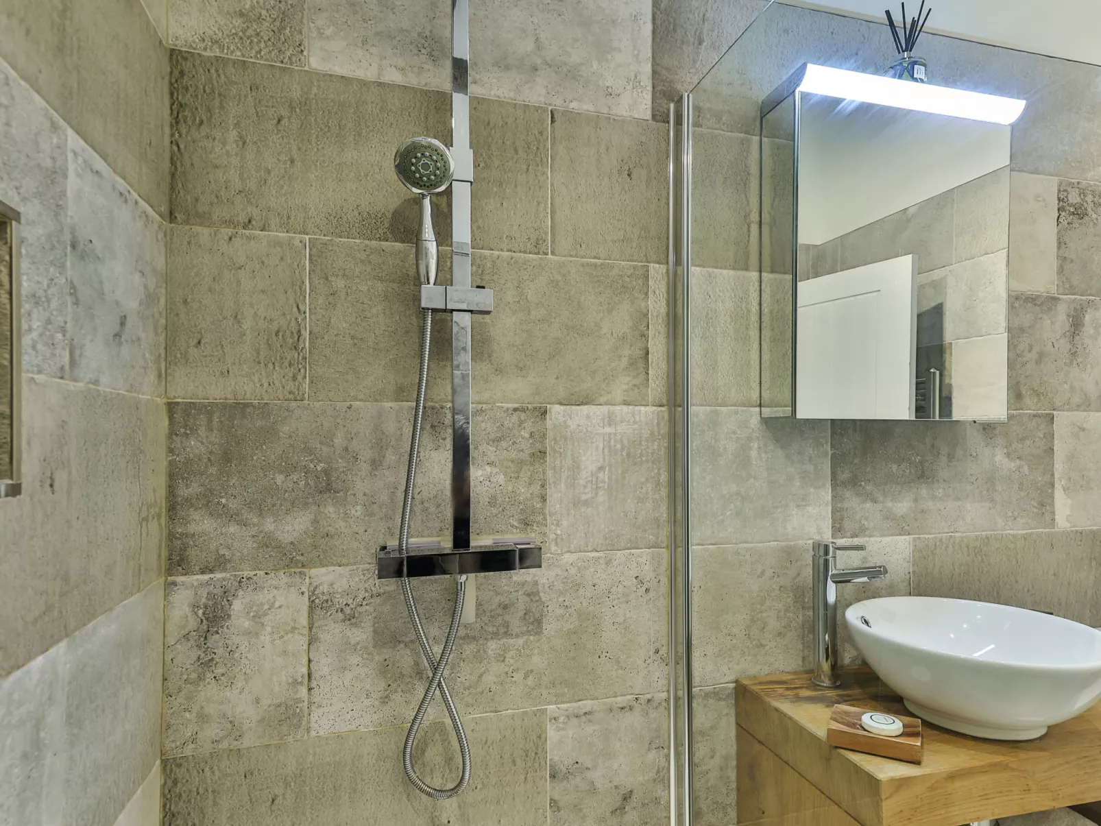 Middle Warble Stables-Binnen