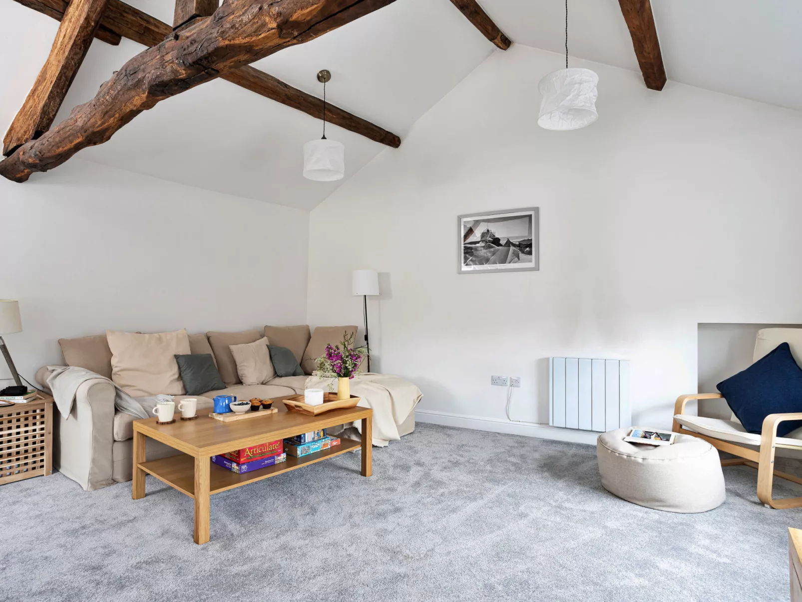 Courtyard Cottage-Binnen