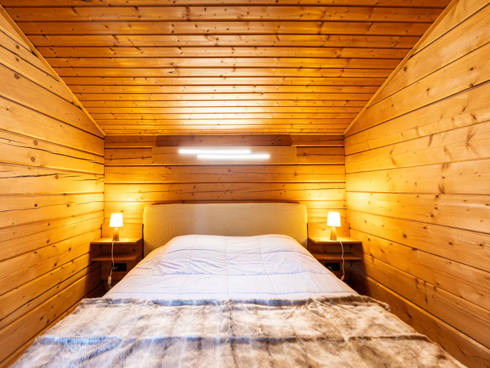 BOIS DE CHAMPELLE-Binnen