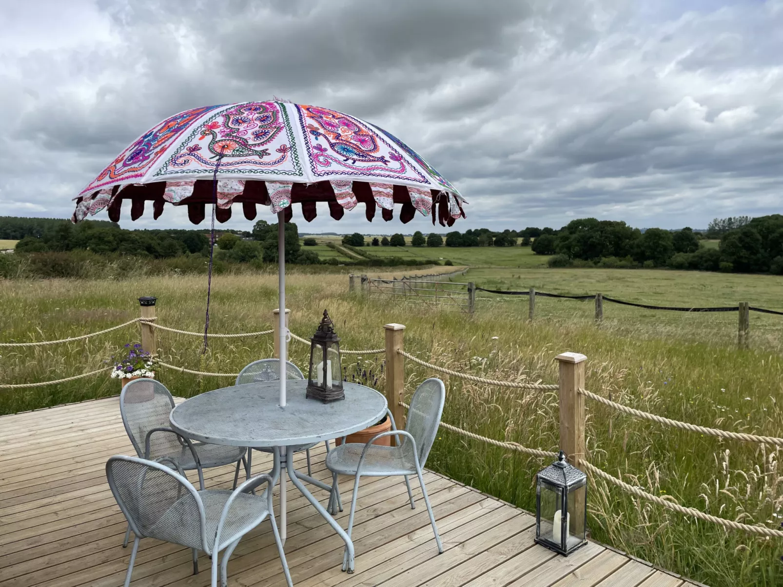 The Cornflower-Binnen