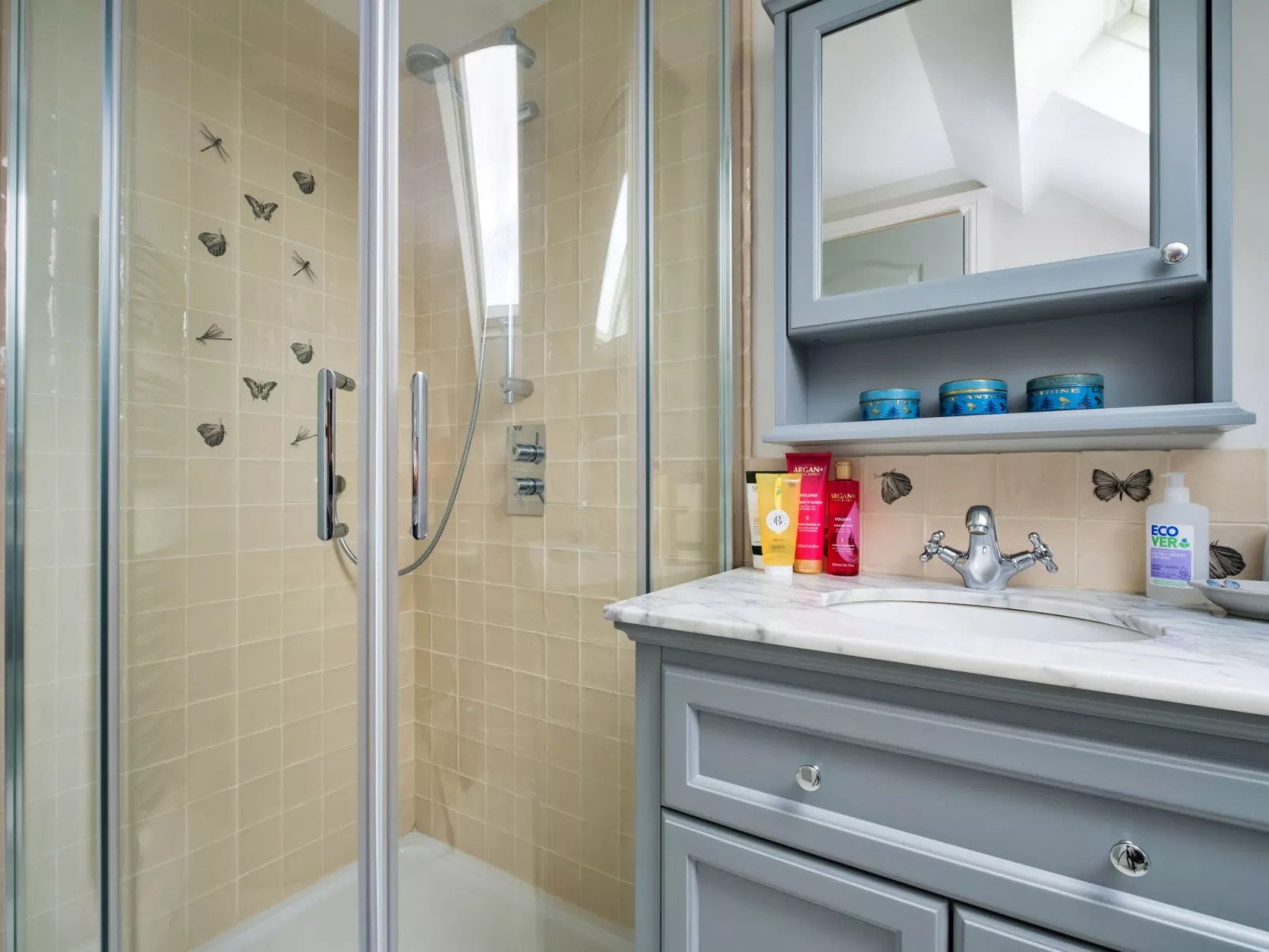 Coach House Wellbeing Retreat-Binnen