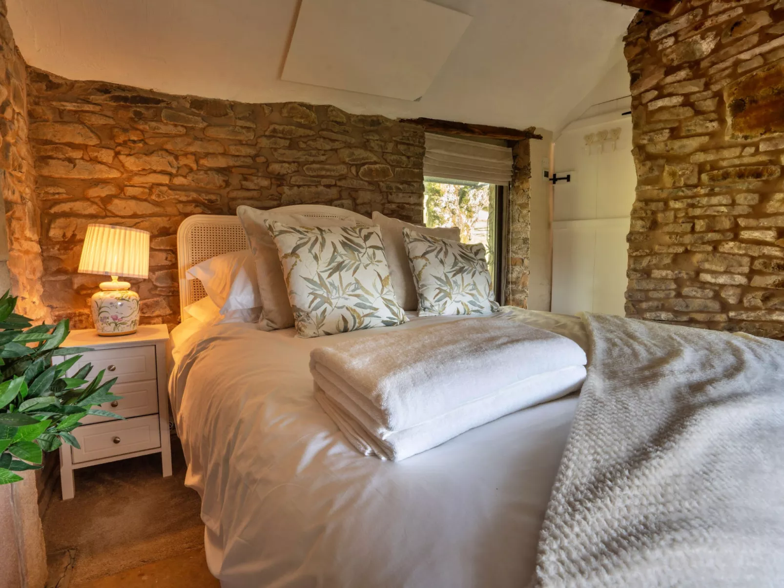 The Cottages Collection at Blackclough Farm-Binnen