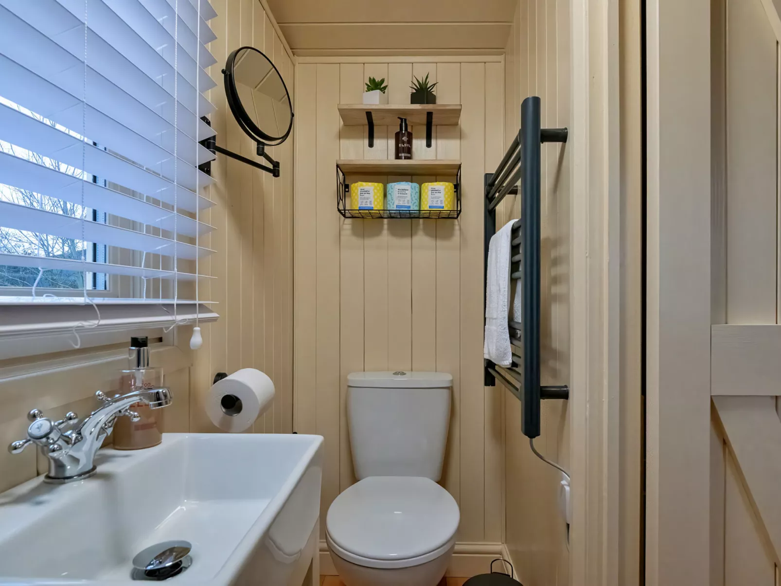 The Chicken Hut-Buiten