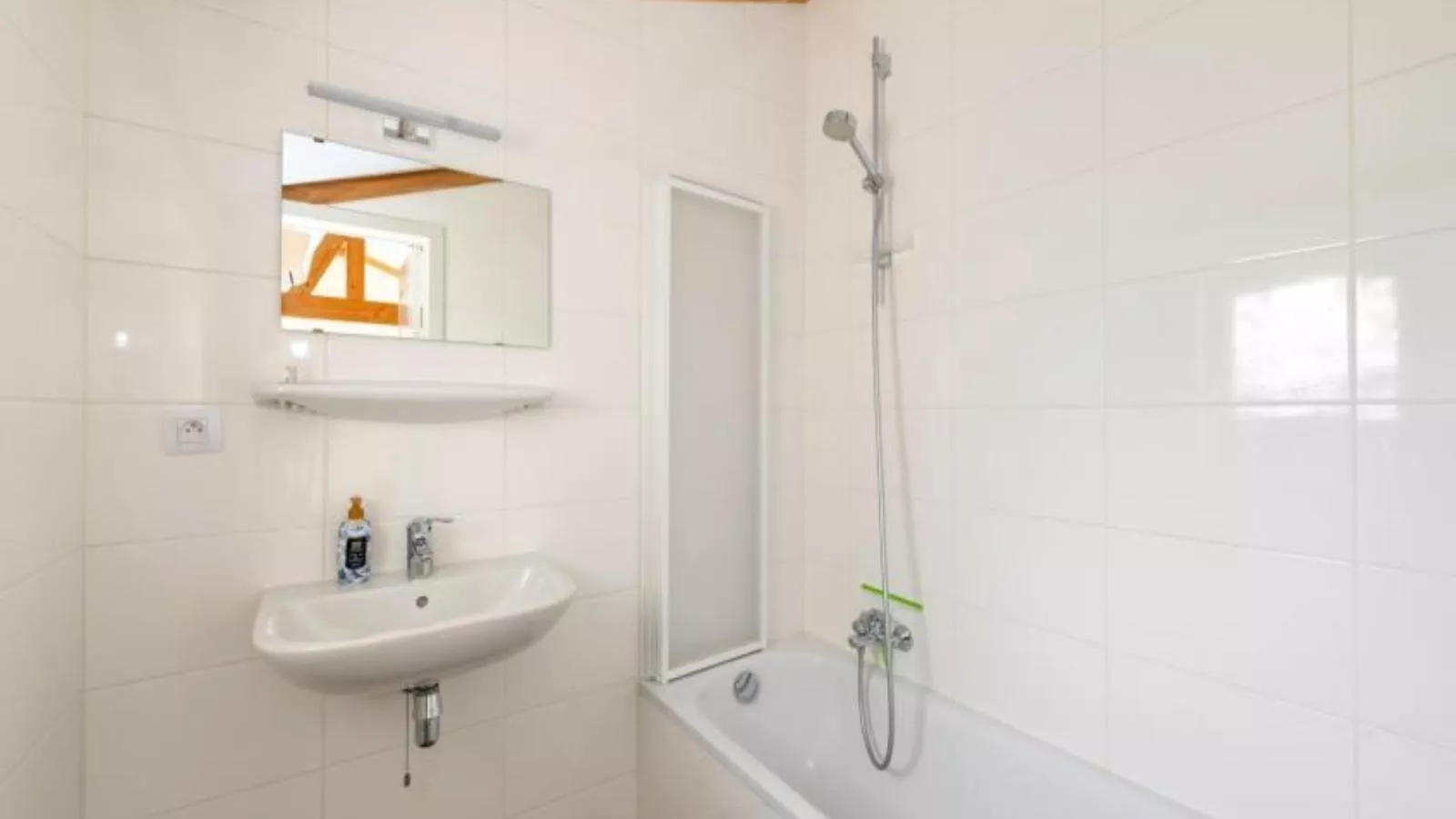 Westhinder I H19-20 Combi-Badkamer