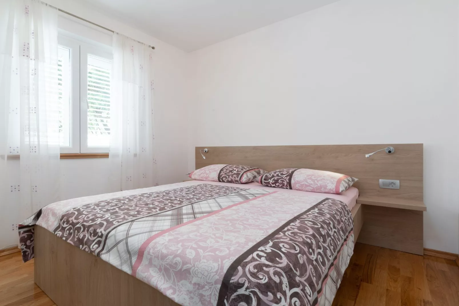 Modern Villa with Pool-Slaapkamer