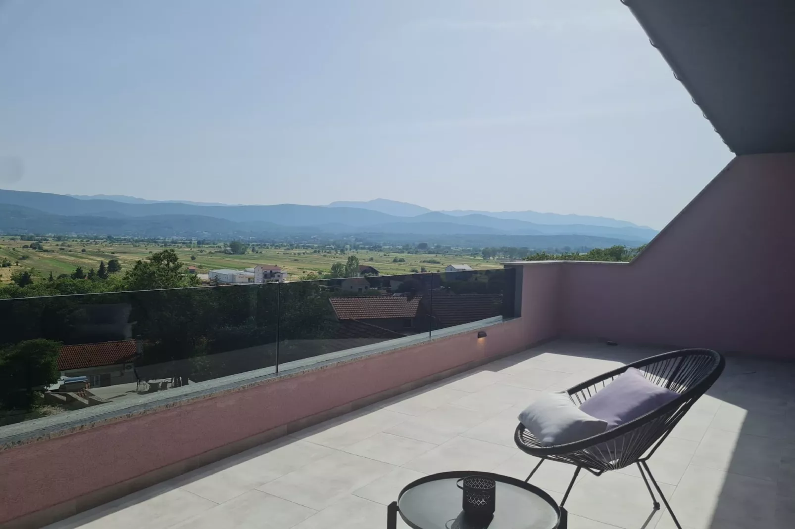 Four - Bedroom Villa-Terrasbalkon