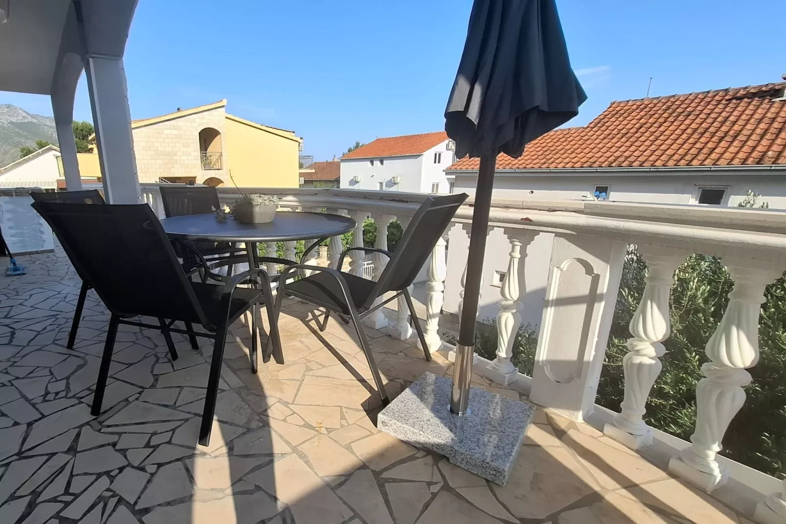 Apartment Jakić - One Bedroom Apartment with Garden View-Terrasbalkon