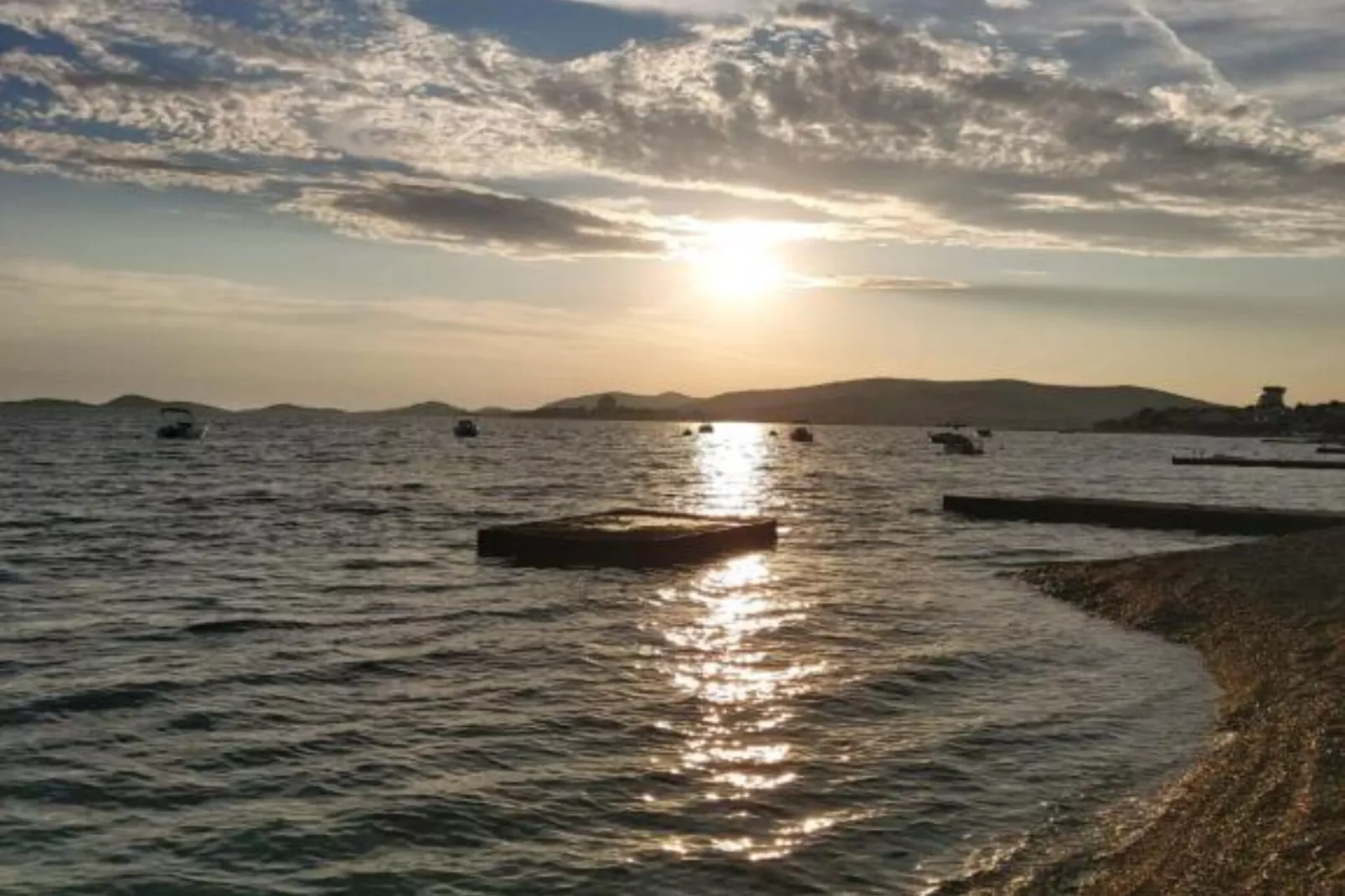 Modern Beachfront Apartments near Šibenik - Classic  Studio Apartment with Balcony and Sea View-Buitenlucht