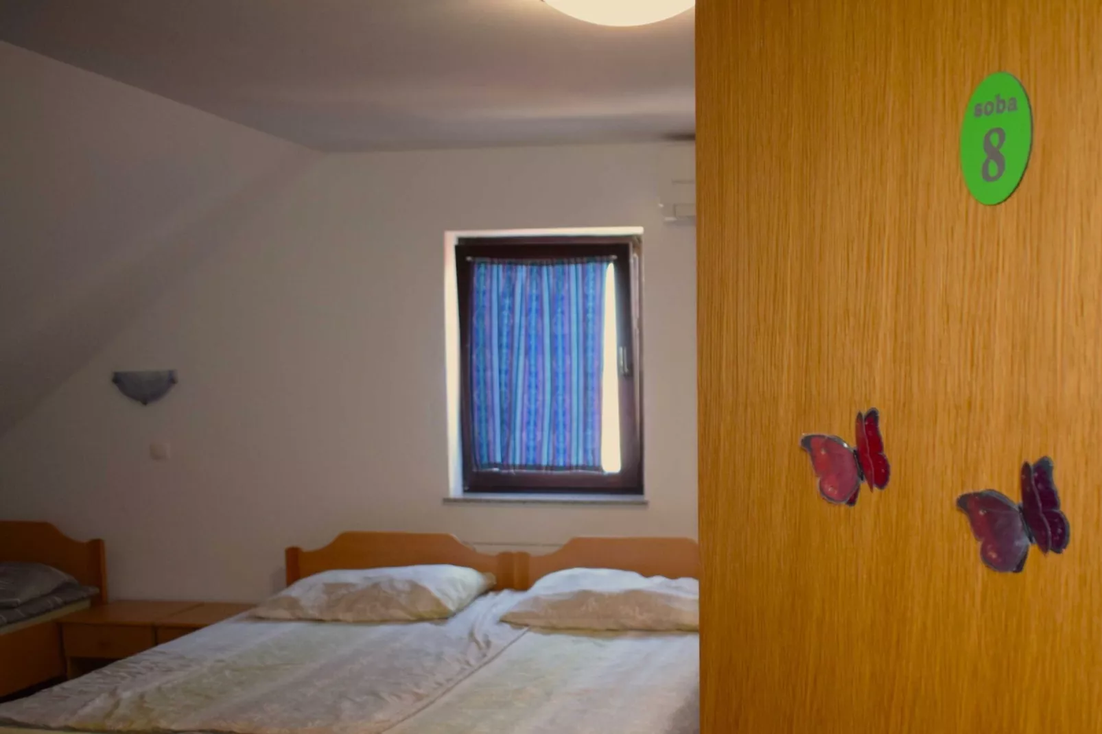 Zevnik Quiet Retreat with Stunning Views and Equestrian Activities - Family Room with Private Bathroom 8-Slaapkamer