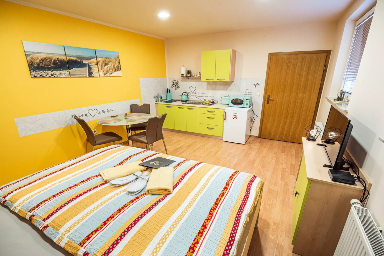 Elegant and Stylish Retreat Apartments with Terrace - Studio Apartment with Terrace-Slaapkamer