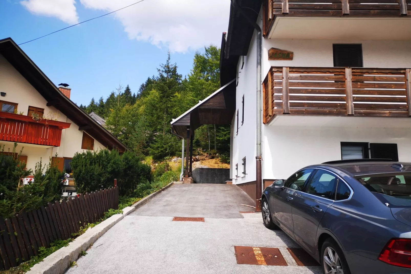 Kranjska Gora Comfortable Apartment with Balcony and Mountain View - Two Bedroom Apartment with Balcony-Buitenlucht