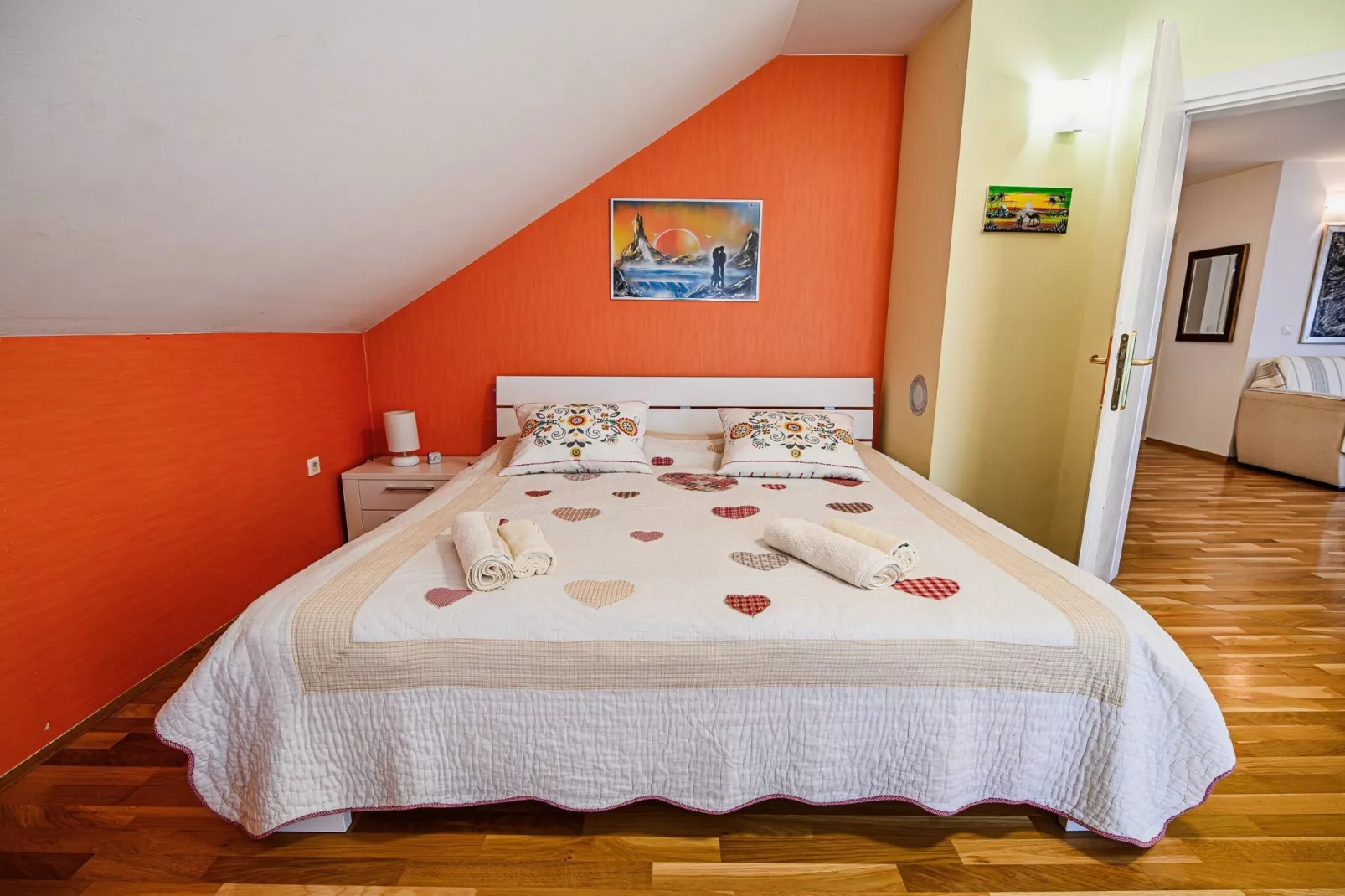 Stunning Rural Holiday Home with Garden and BBQ -  Four Bedroom Holiday Home-Slaapkamer