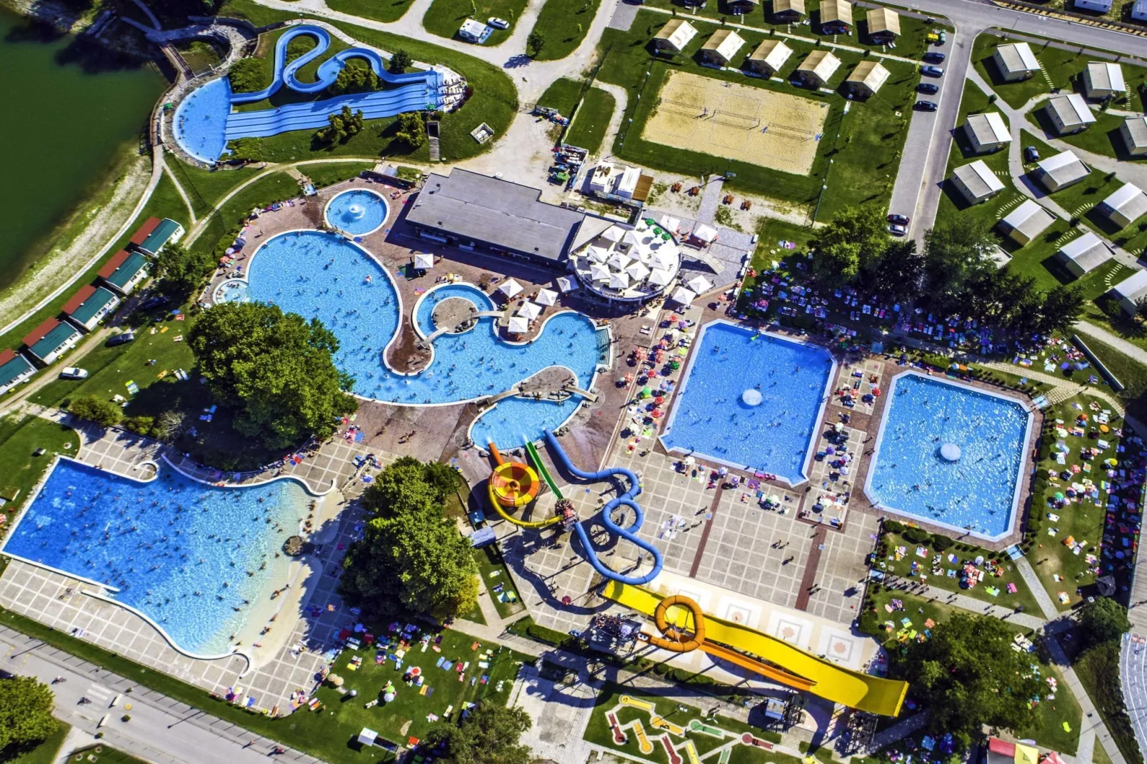 Lakeside Luxury Retreat Mobile Homes with Thermal Riviera Tickets - Three Bedroom Mobile Home  15\/015-Buitenlucht