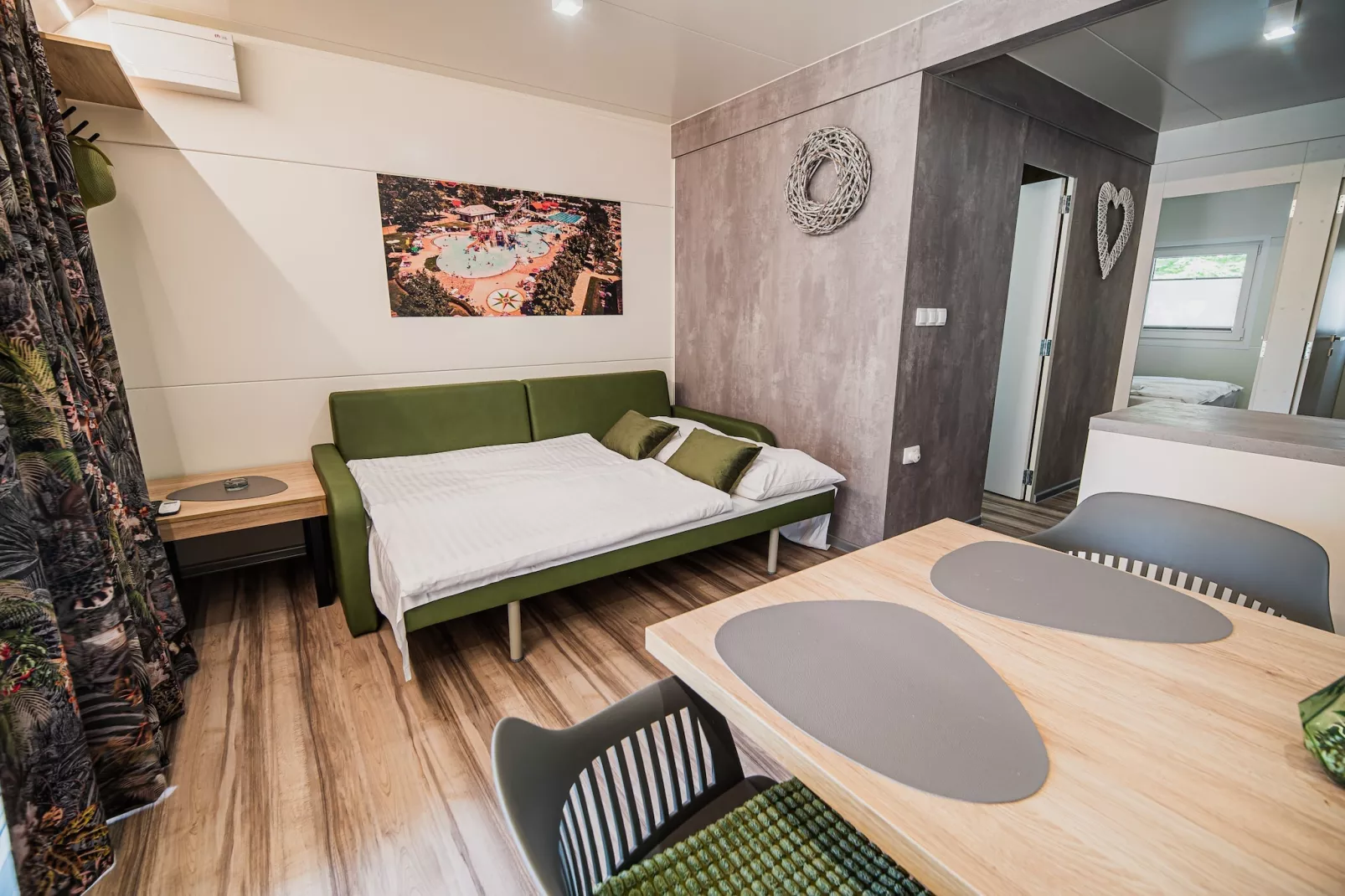 Lake Serenity Premium Mobile Homes with Thermal Riviera Tickets - Twho Bedroom Mobile Home 15\/011-Slaapkamer