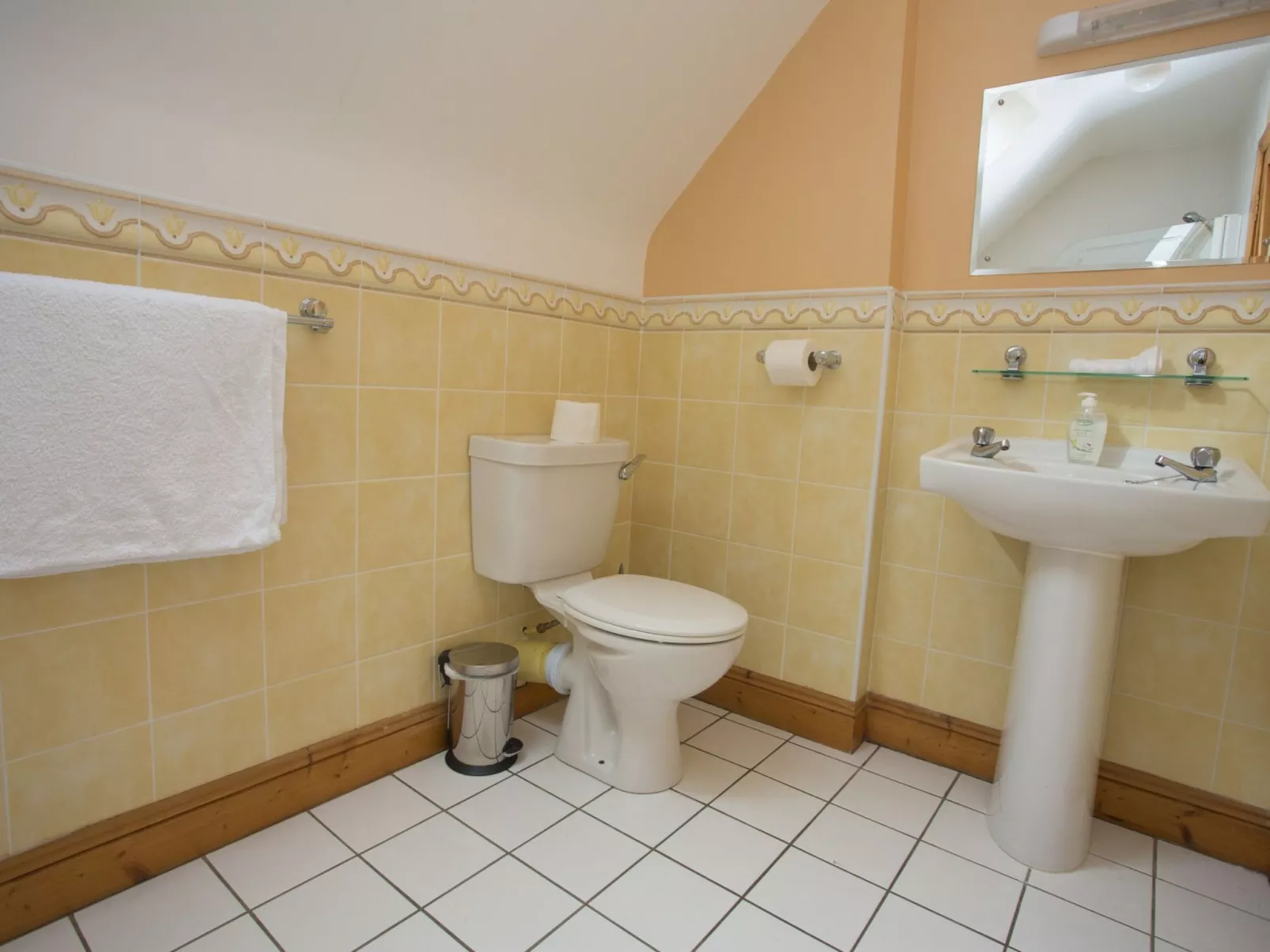 Willow Grove HC No. 4-Binnen