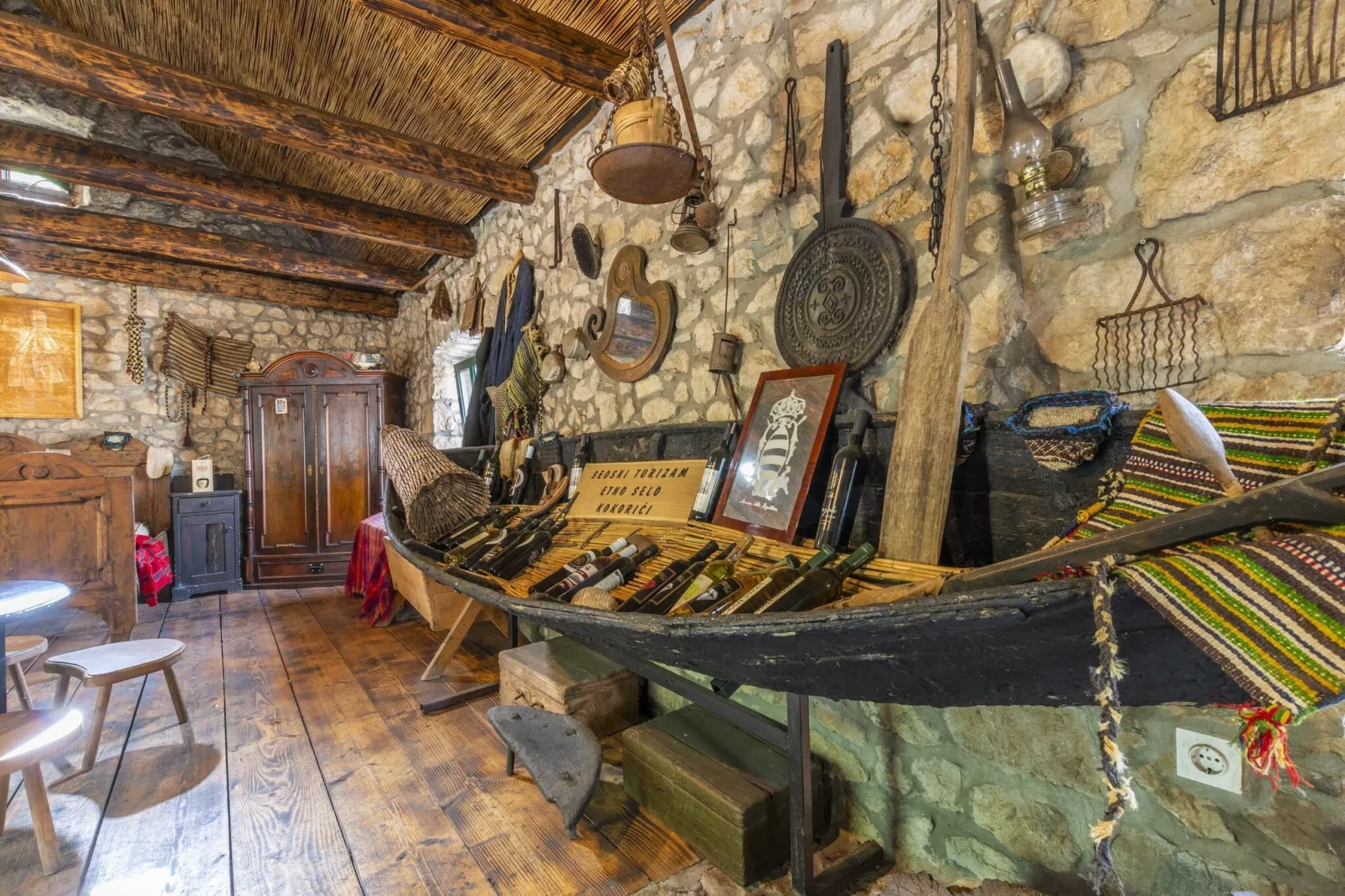 Rustical Resort Kokorići with Shared Outdoor Swimming Pool - One Bedroom Apartment with Terrace-Slaapkamer