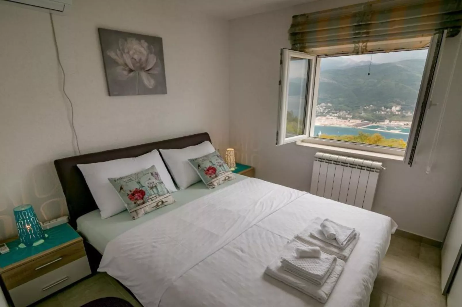 Tranquil Retreat with Private Pool in Lustica Bay - One Bedroom Apartment with Balcony and Sea View 1-Slaapkamer