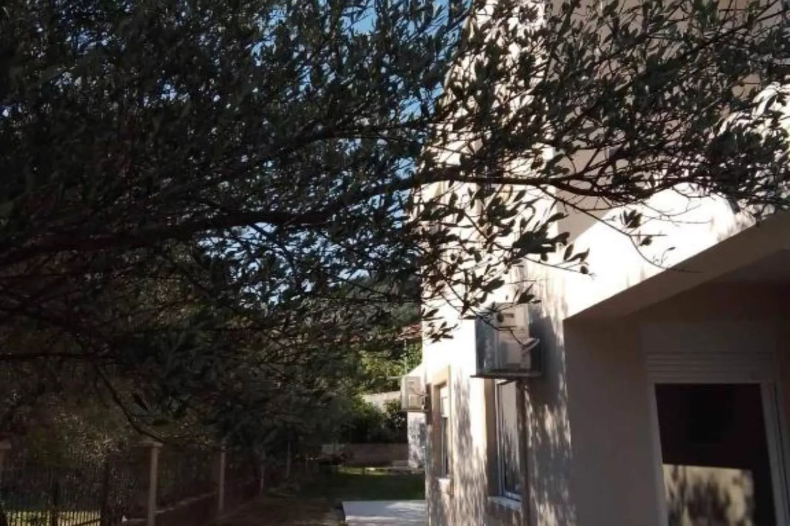 Adriatic Haven – Cozy Tivat Apartment with a Terrace - One Bedroom Apartment-Buitenlucht