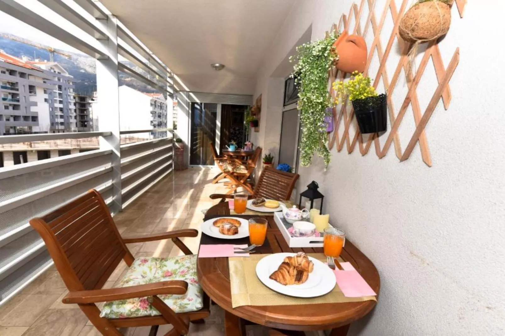 City & Sea Escape Studio Near Budva’s Beaches - Studio Apartment-Terrasbalkon