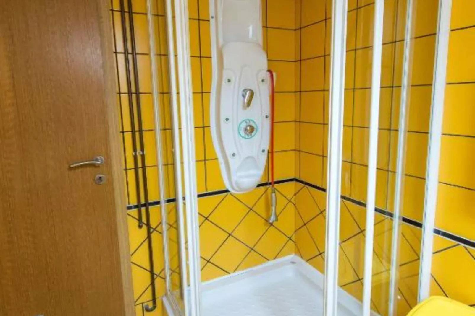 Two-Bedroom Apartment With Lake View-Badkamer