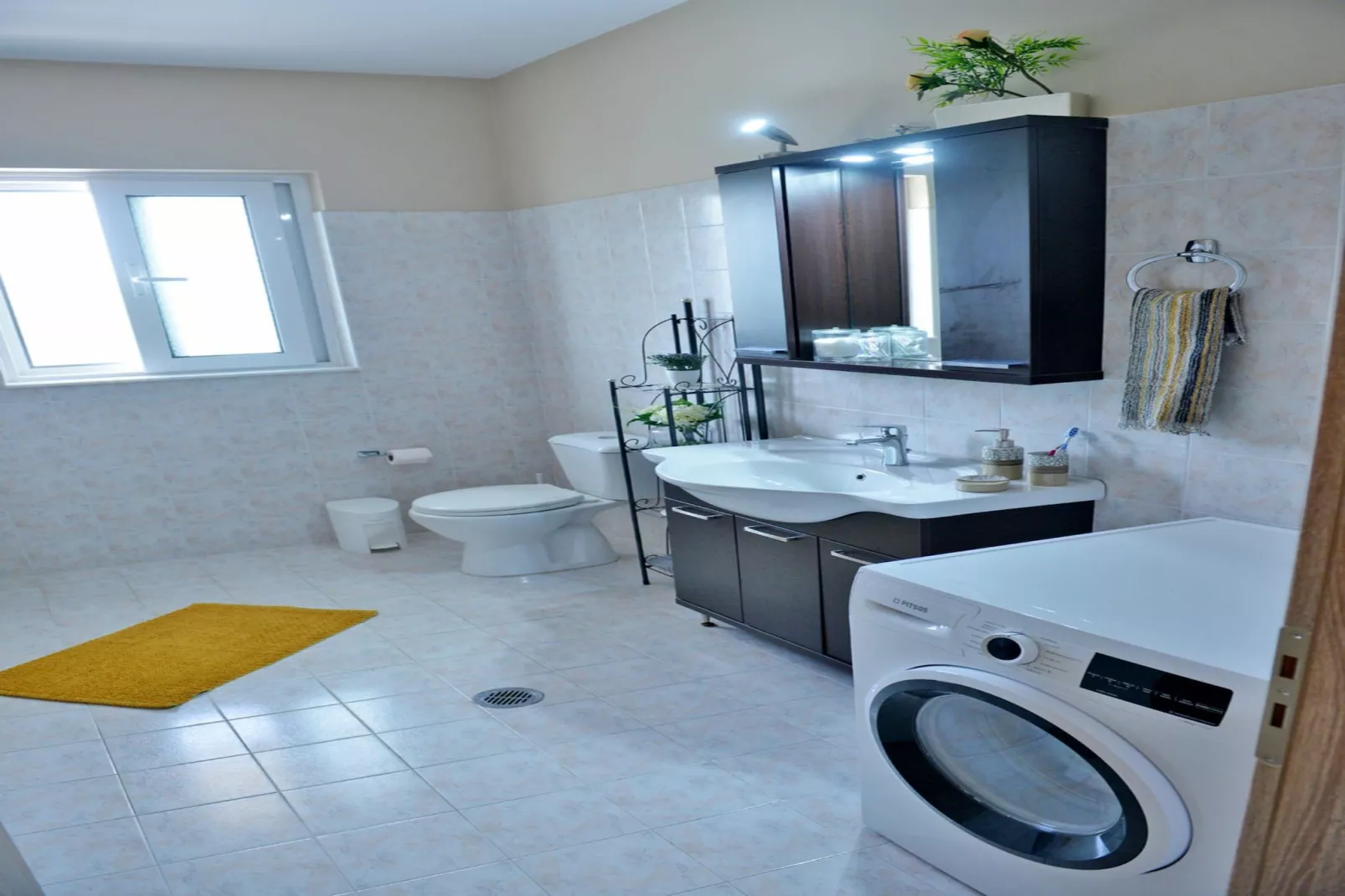 Villa Zambaka-Badkamer