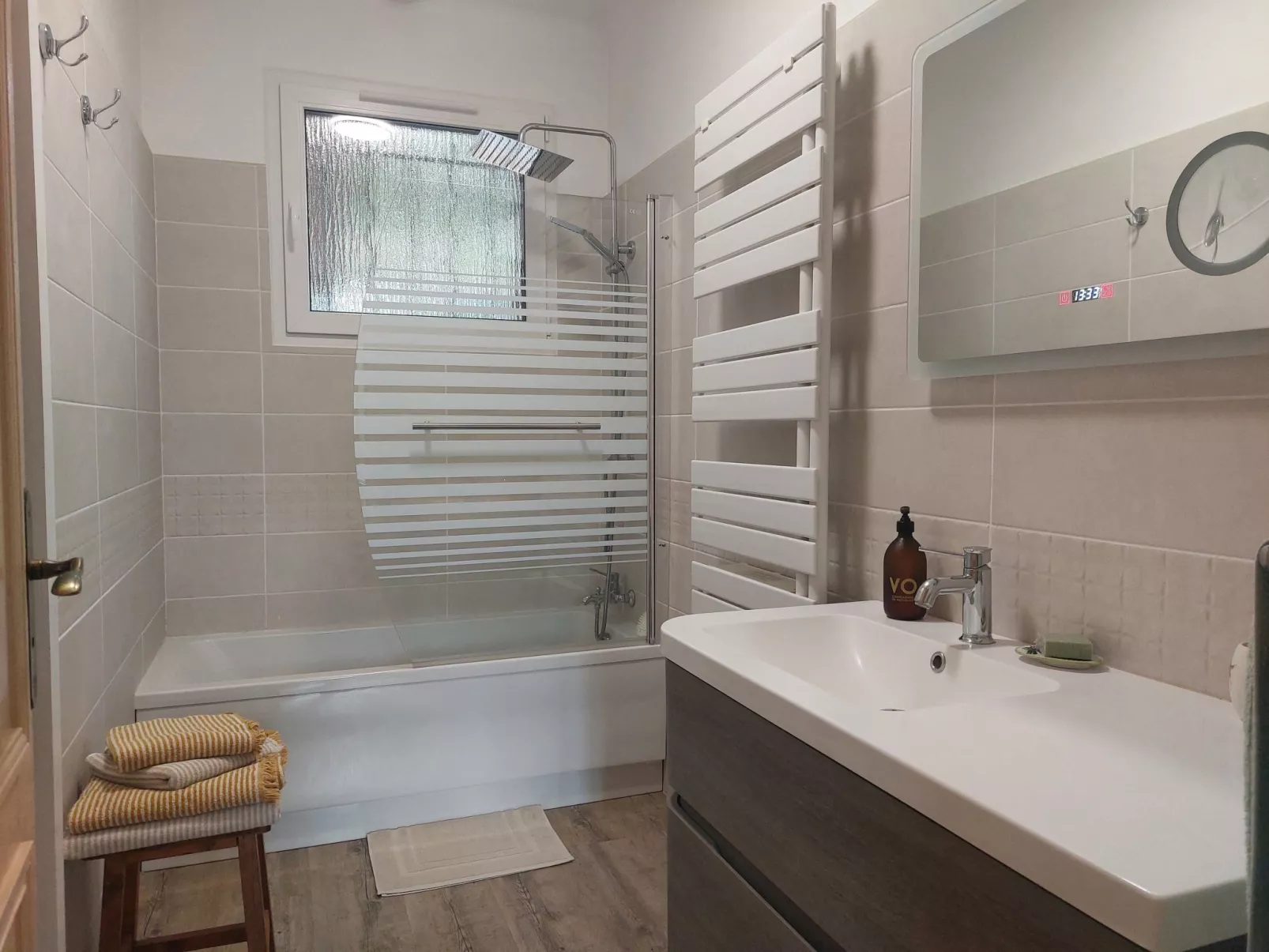 Les Pierres Fleuries-Binnen