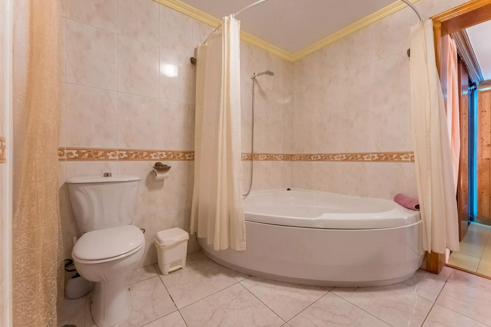 Delfin 101B 1d-Badkamer