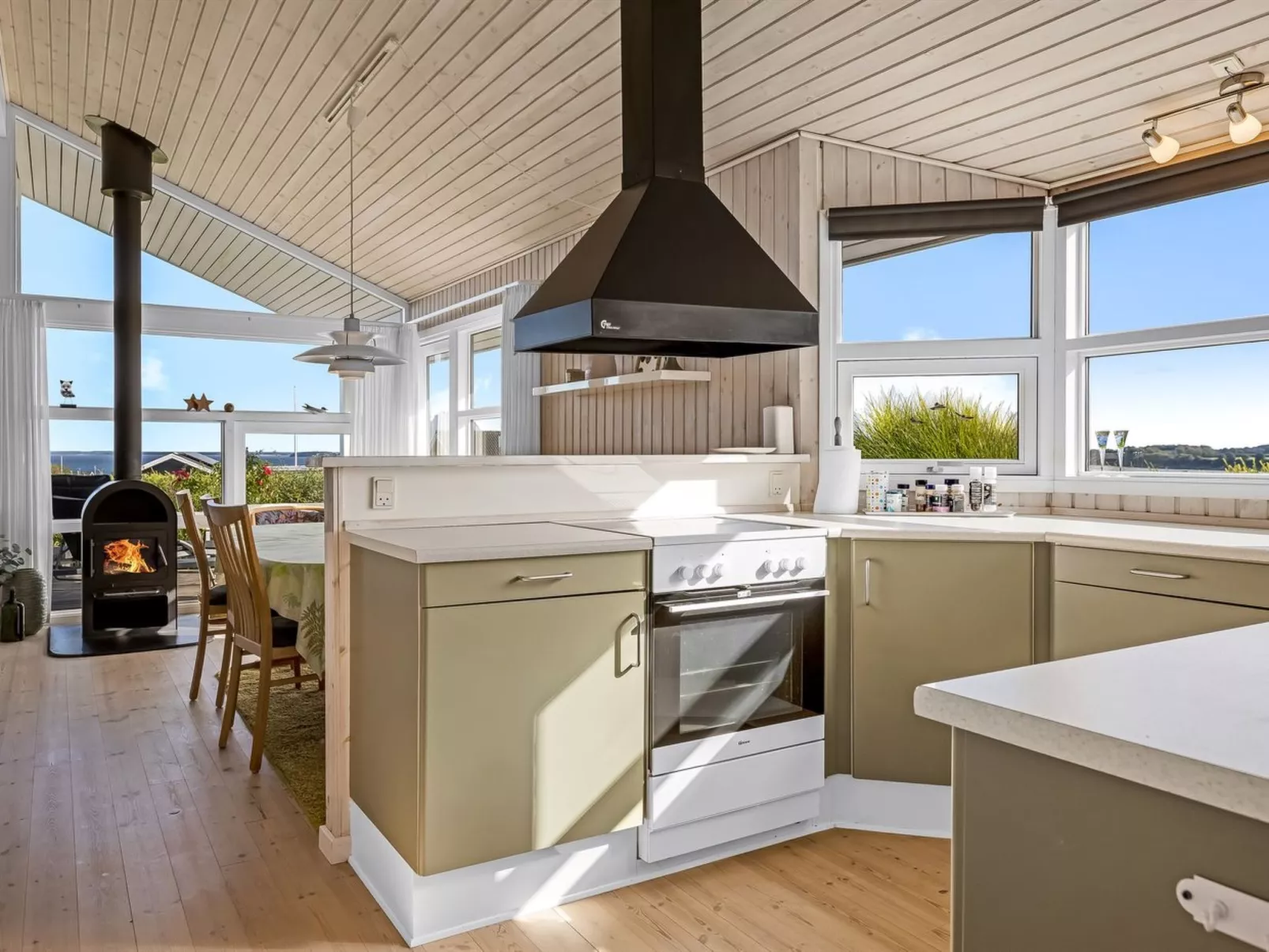 "Tjarven" - 350m from the sea-Binnen