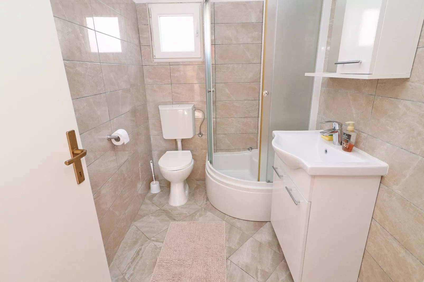 Peaceful Holiday House Senija - Four bedroom Holiday Home with Terrace and Sea View-Badkamer