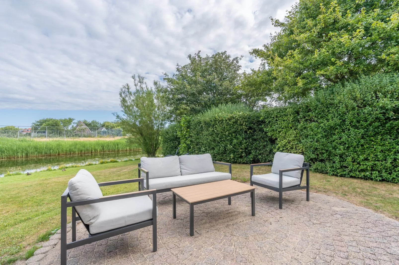 Kamperfoelie 51-Terrasbalkon