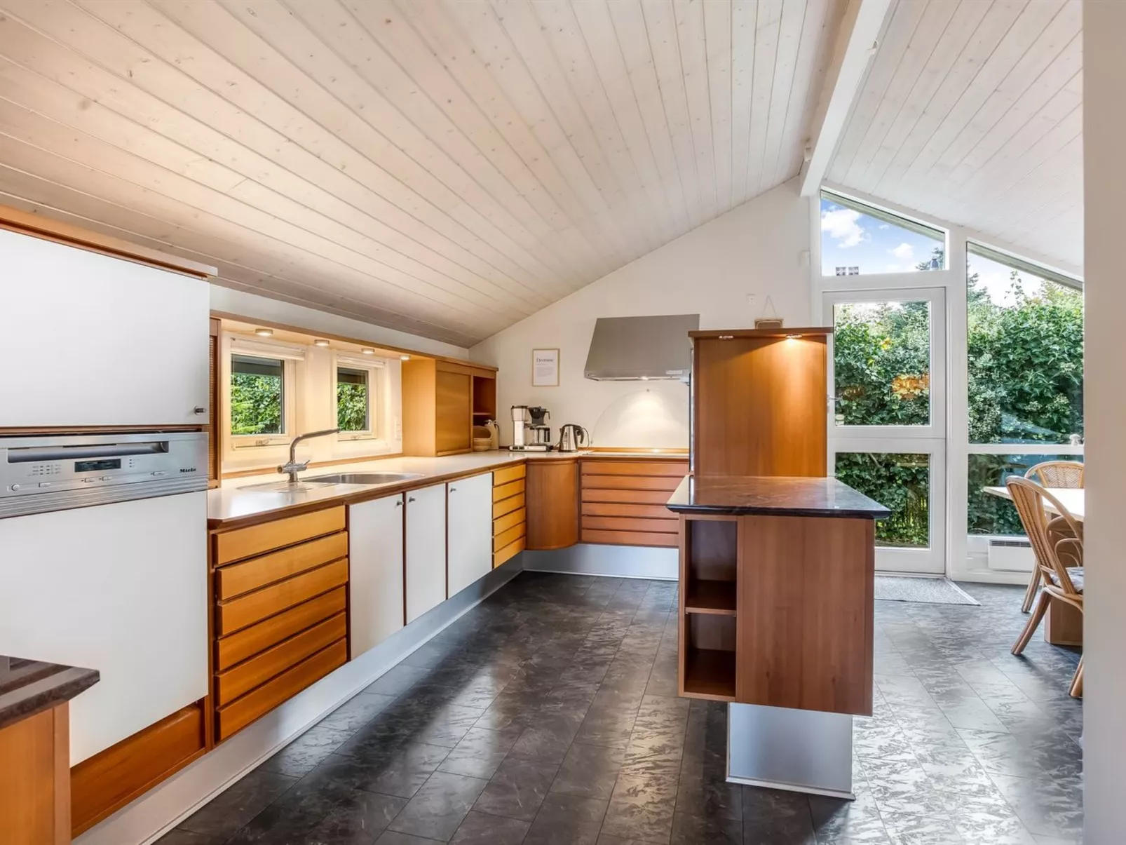 "Lirim" - 400m from the sea-Binnen