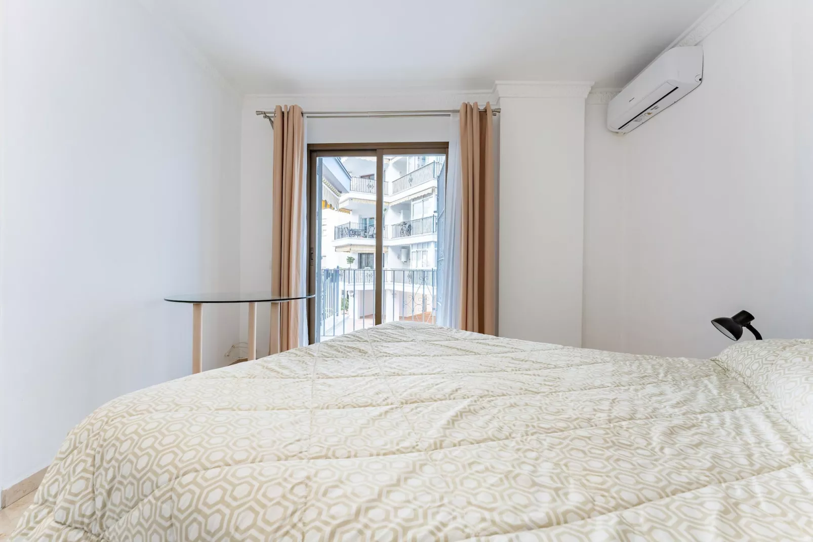 CT 350 - Faro's Marbella Beachapartment for 2 - perfect beachconection-Slaapkamer