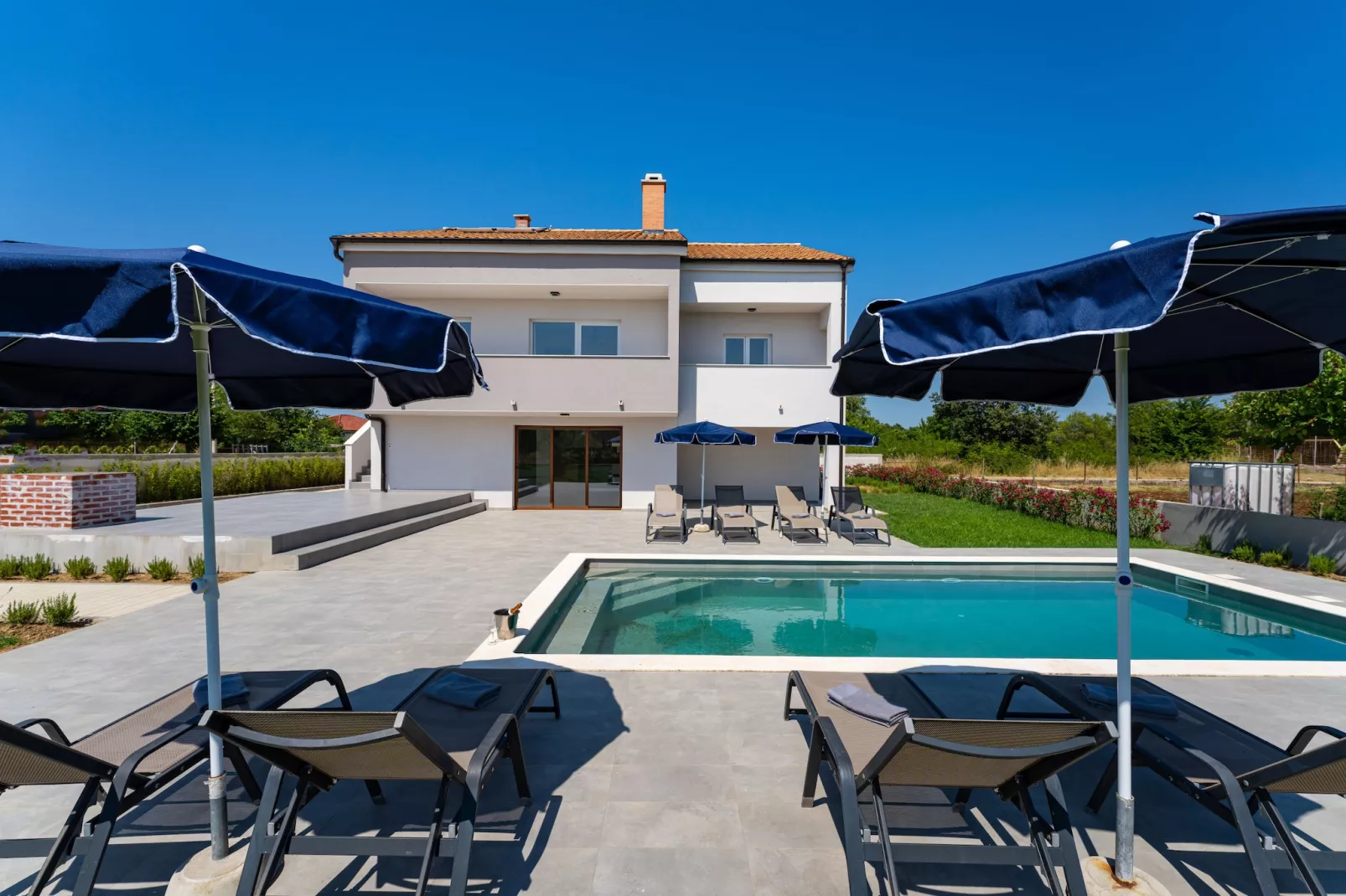 Villa Campi Dalmatia-Buitenkant zomer