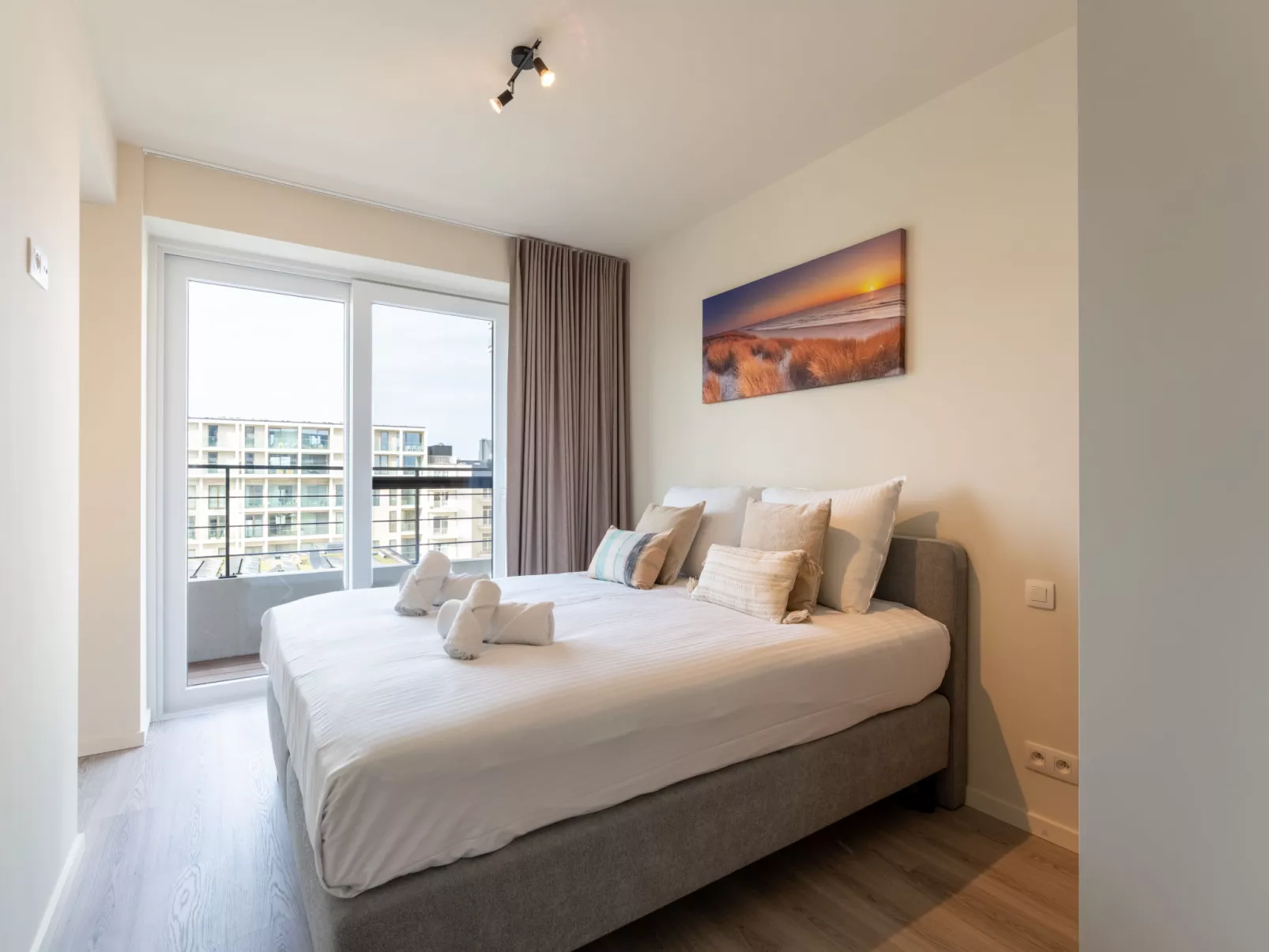 The Waves with parking-Binnen