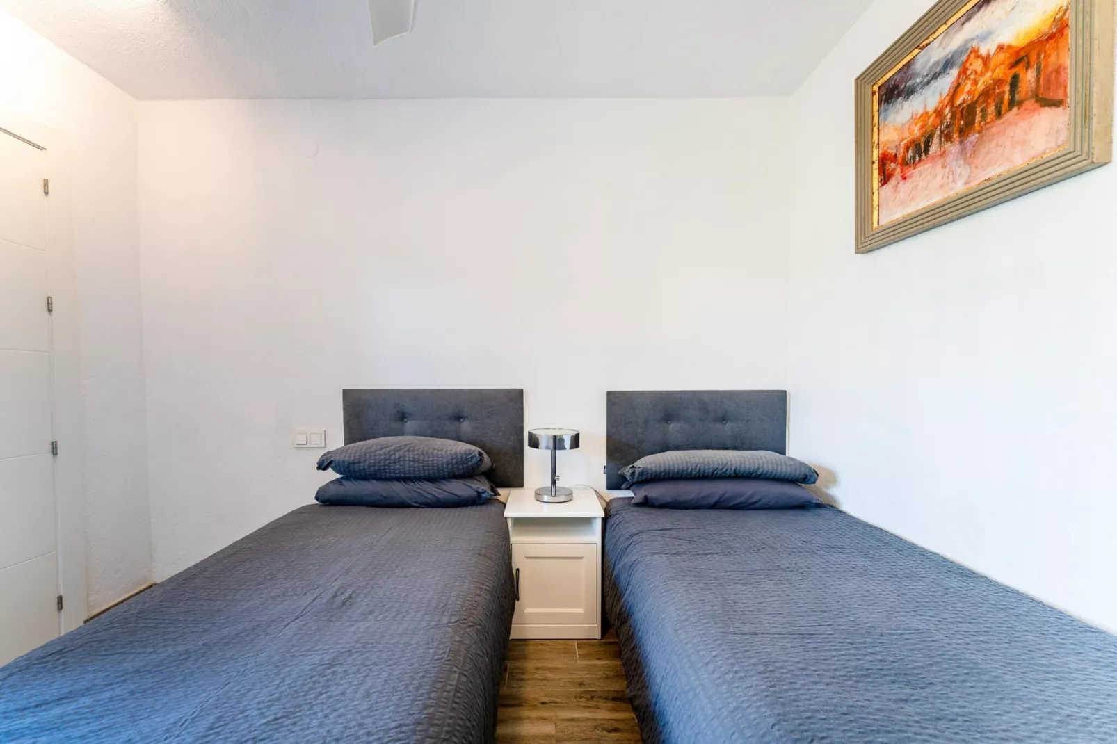 CT 400 - Faro's Beachfront House in Calahonda-Slaapkamer