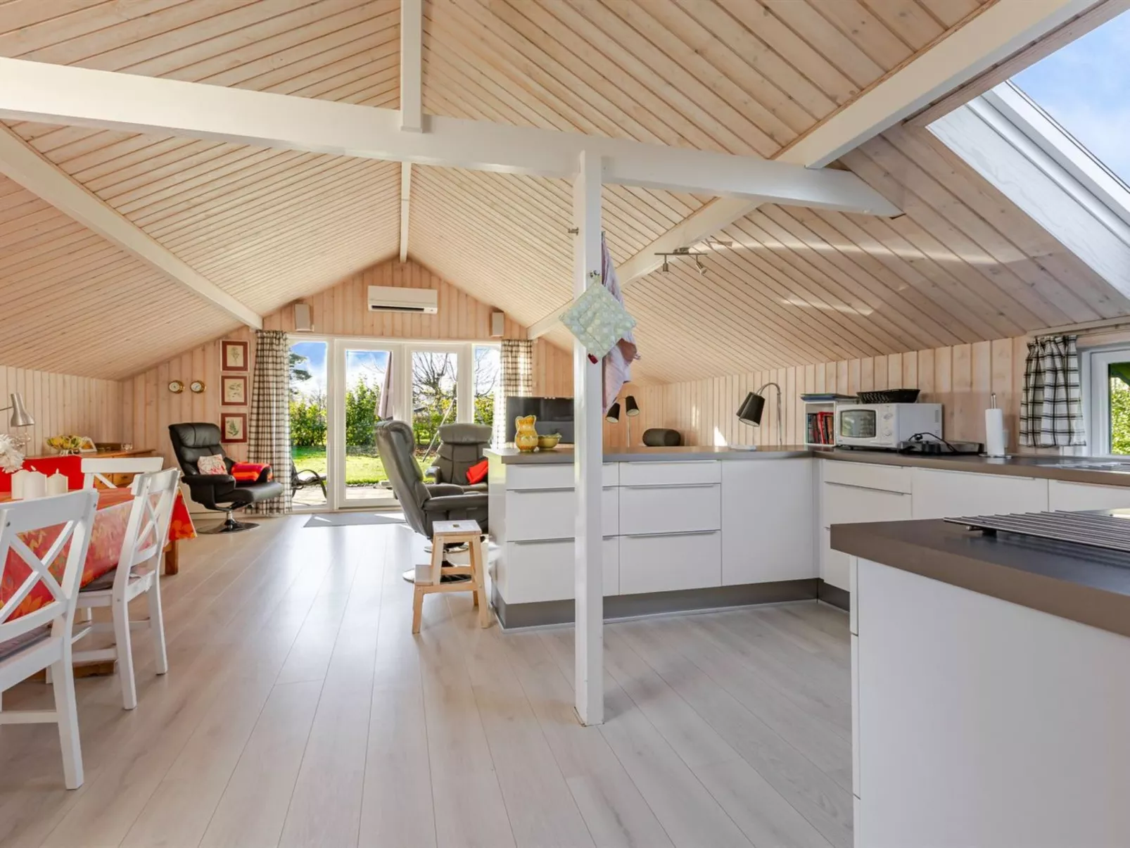 "Gerarda" - 450m from the sea-Binnen