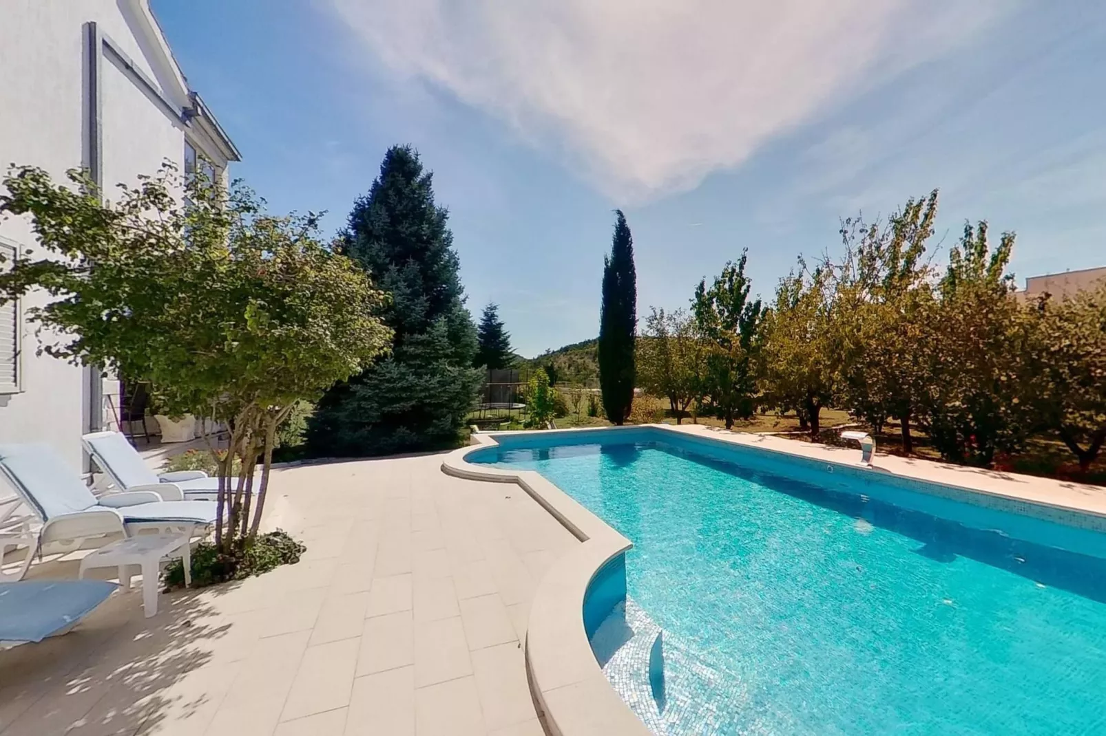 Sport & Spa Villa Neoric-Zwembad